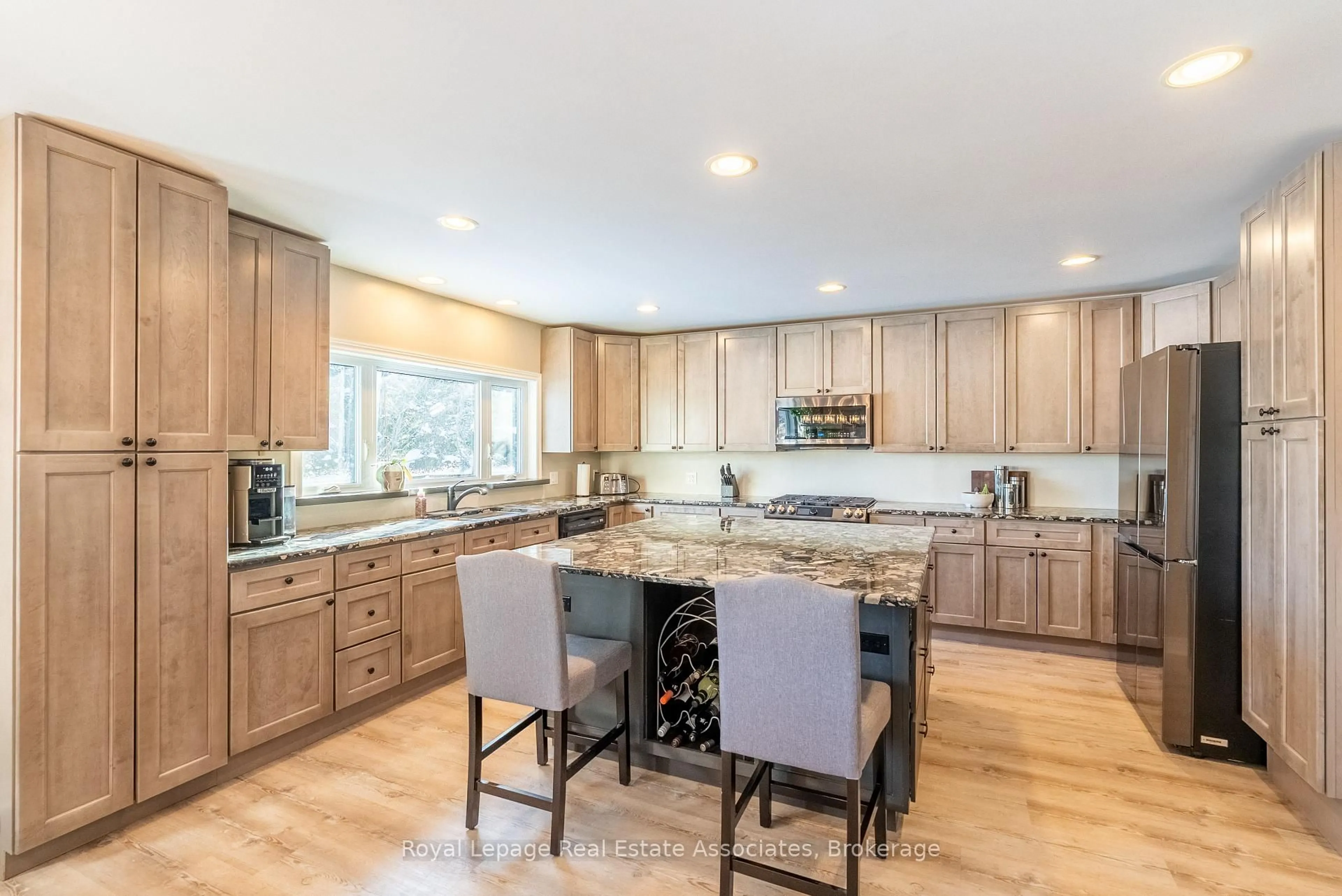 Open concept kitchen, ceramic/tile floor for 196 Circle Rd, Maynooth Ontario K0L 2K0