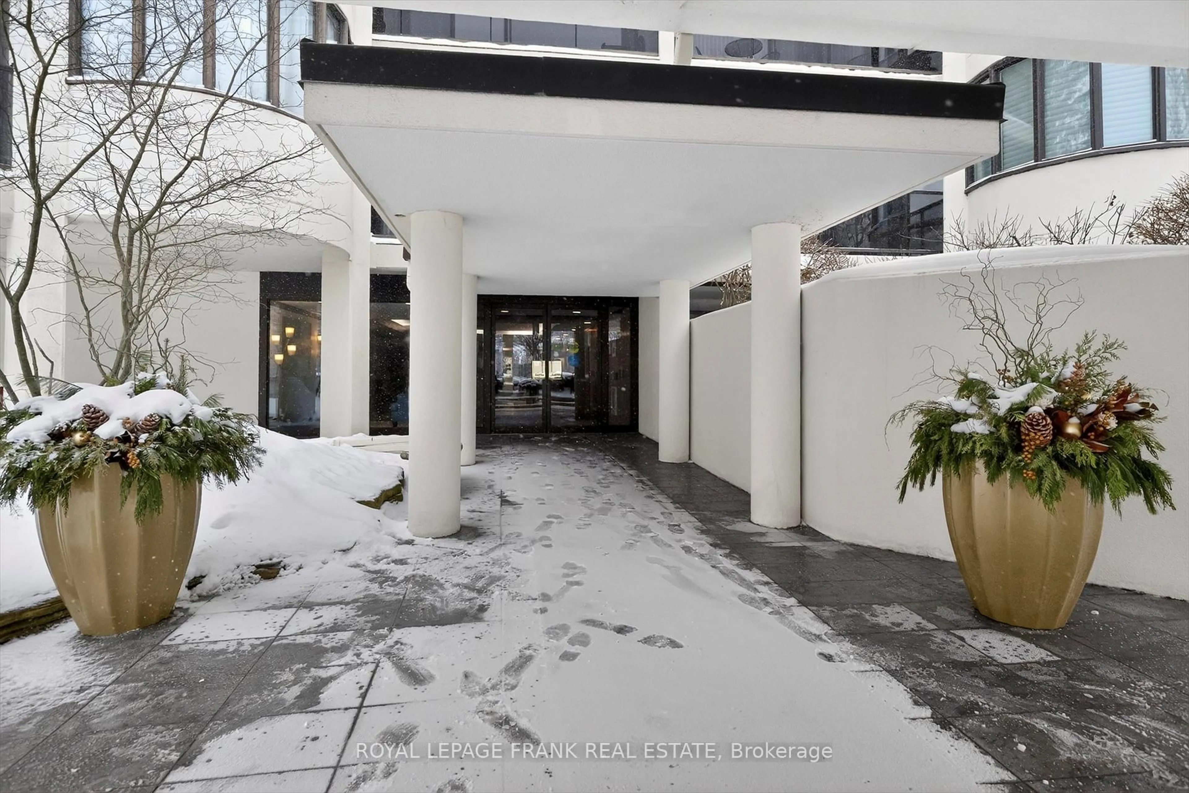 Indoor foyer for 1818 Cherryhill Rd #502, Peterborough Ontario K9K 1S6