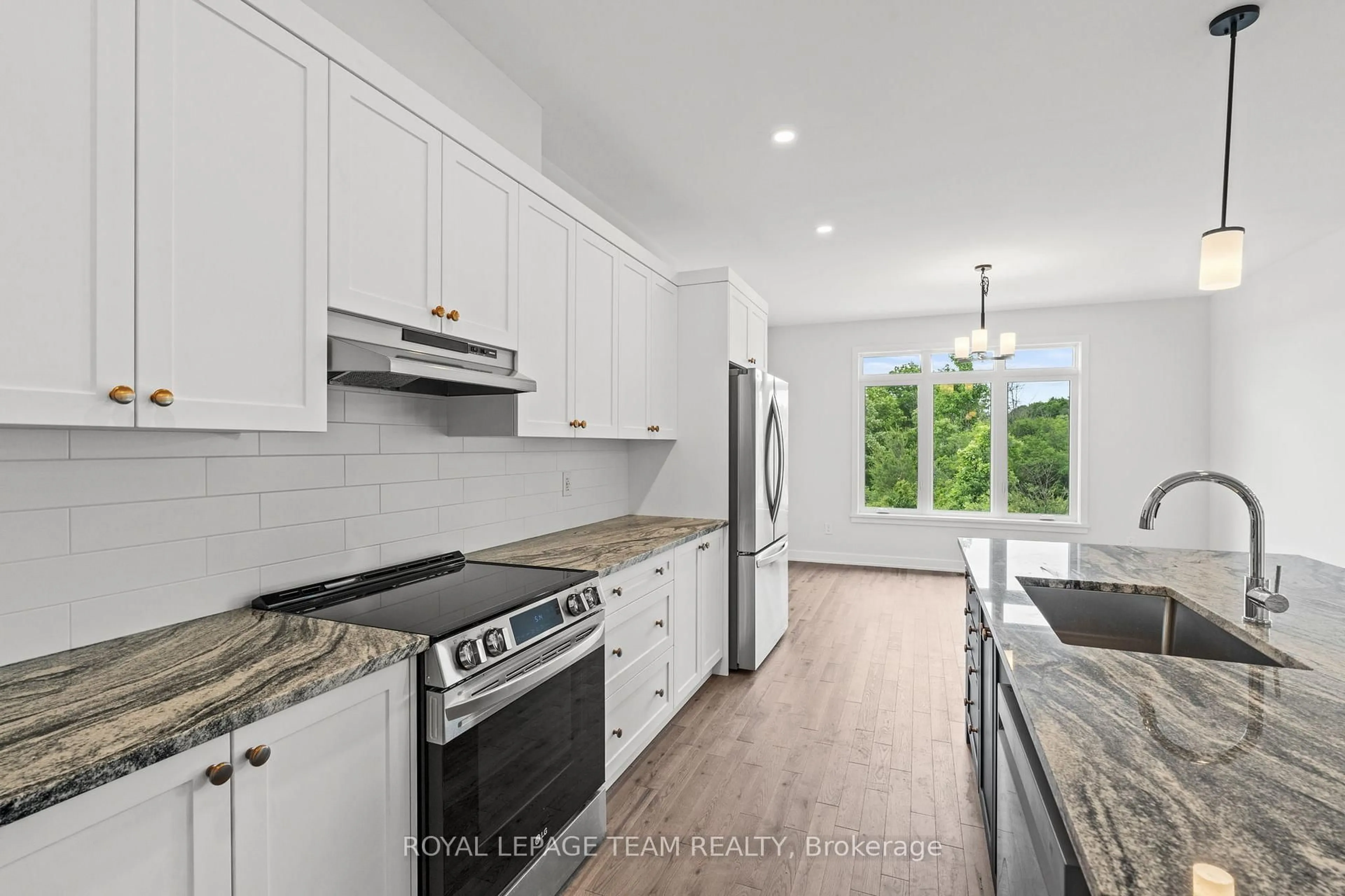 Open concept kitchen, ceramic/tile floor for 1034 Turner Dr, Brockville Ontario K6V 0G8