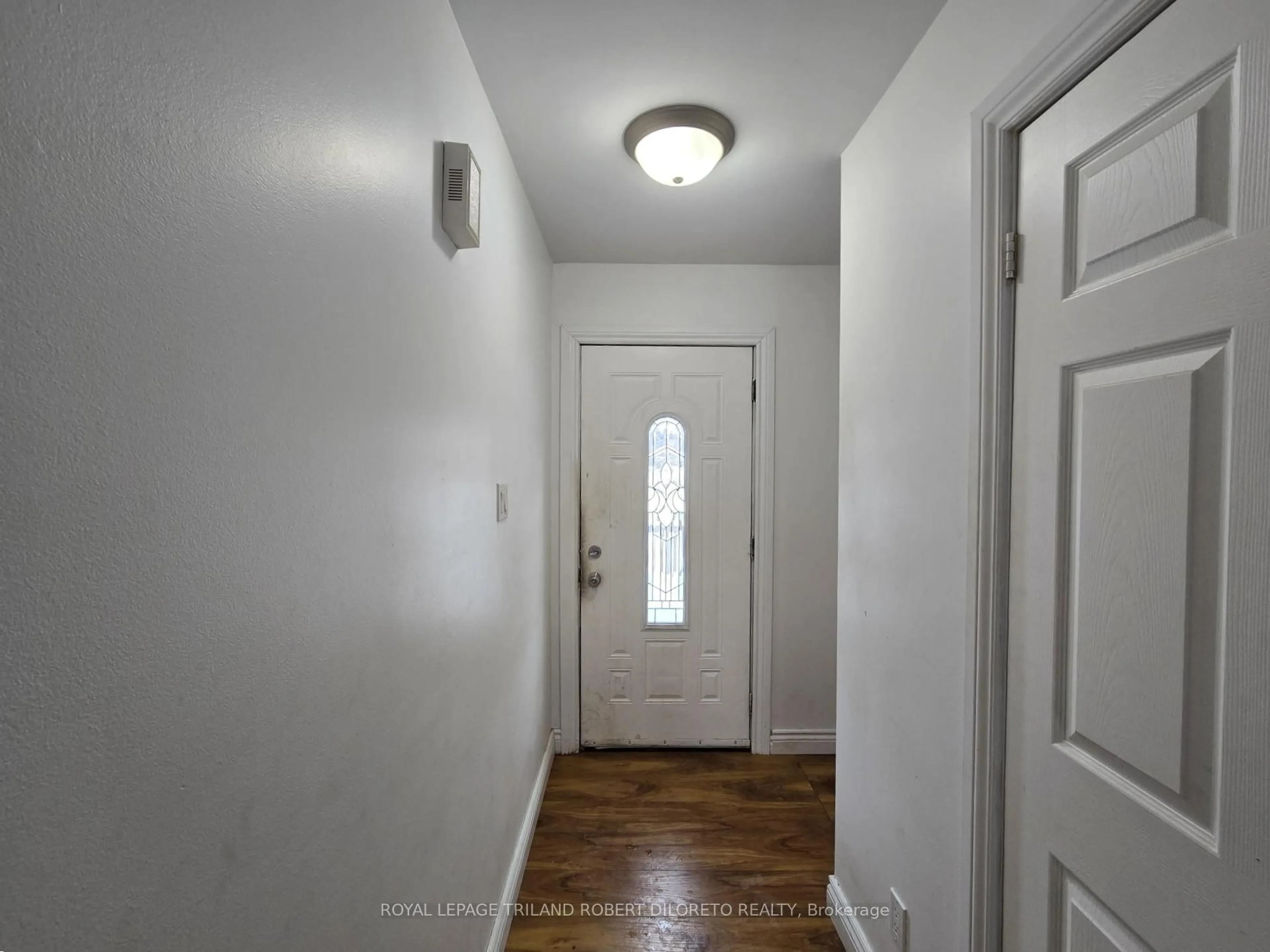 Indoor entryway for 295 Beckett Rd, Ingersoll Ontario N5C 3X5