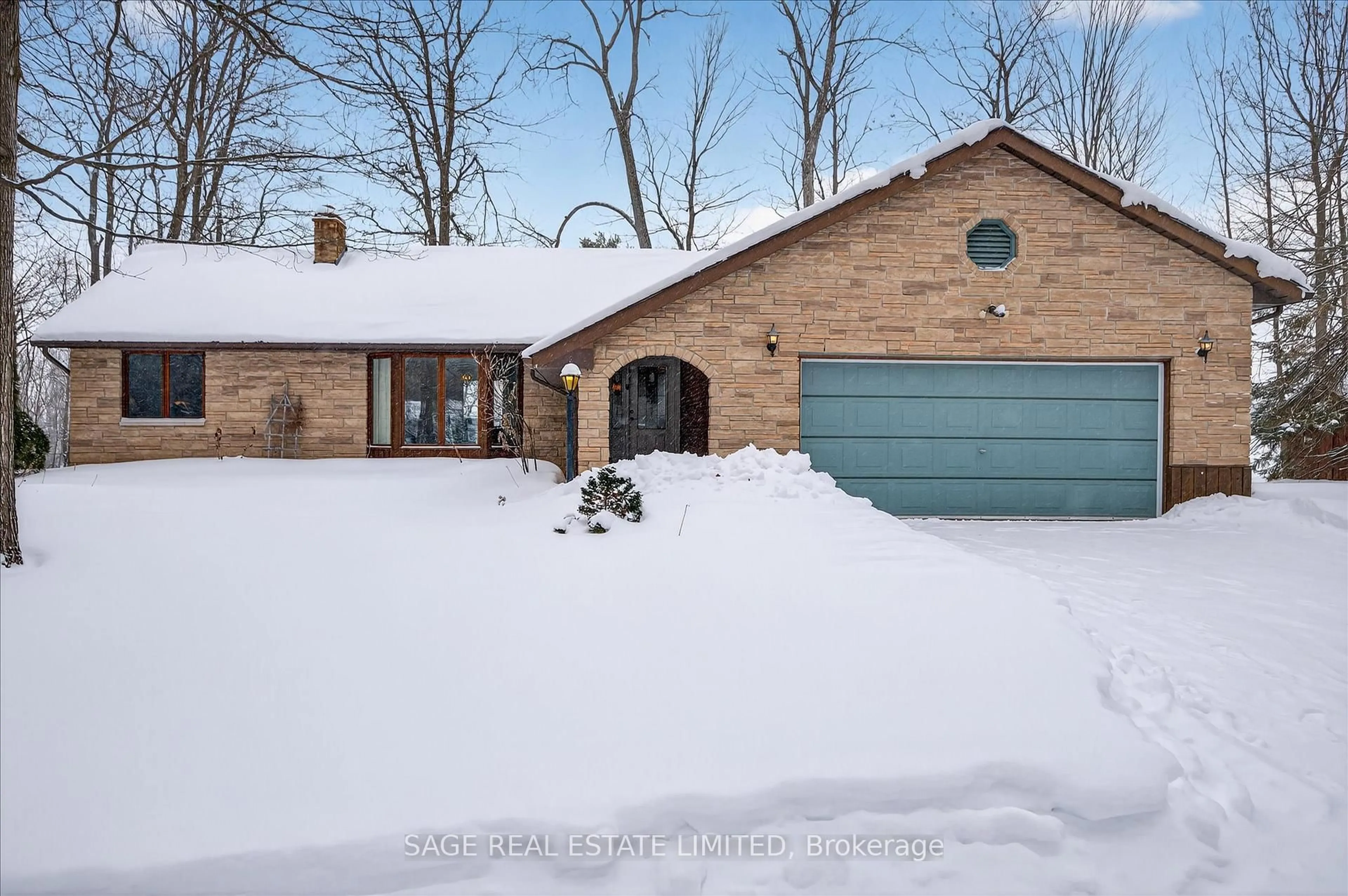 A pic from outside/outdoor area/front of a property/back of a property/a pic from drone, street for 28 Birdie Dr, Kawartha Lakes Ontario K0M 1N0