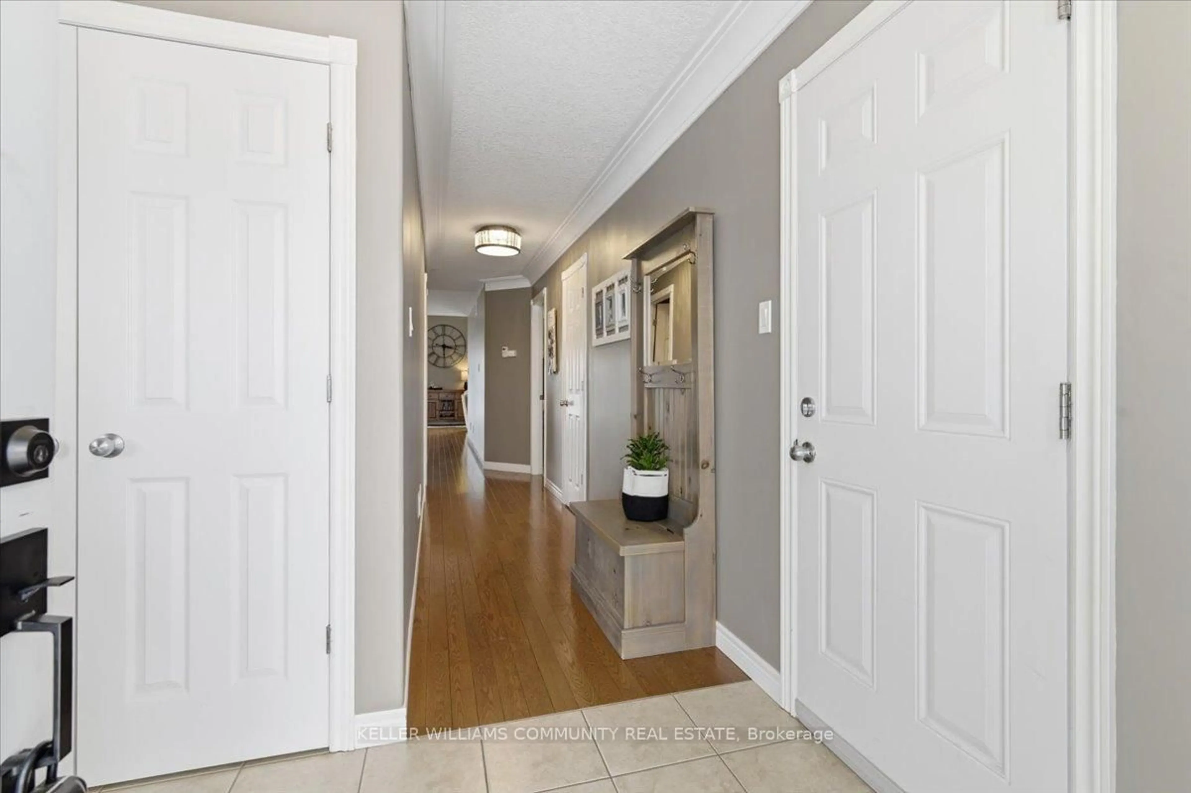 Indoor entryway for 210 Chandler Cres, Peterborough Ontario K9J 2G1