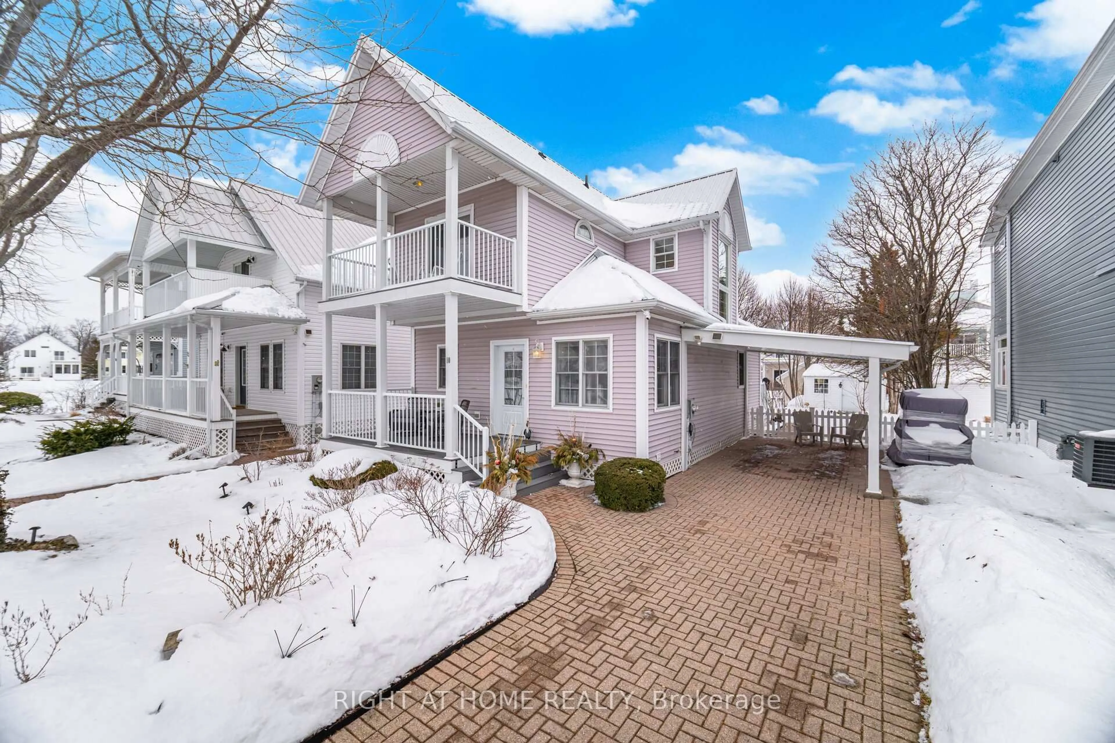 A pic from outside/outdoor area/front of a property/back of a property/a pic from drone, street for 10 Lighthouse Pt, Fort Erie Ontario L0S 1B0