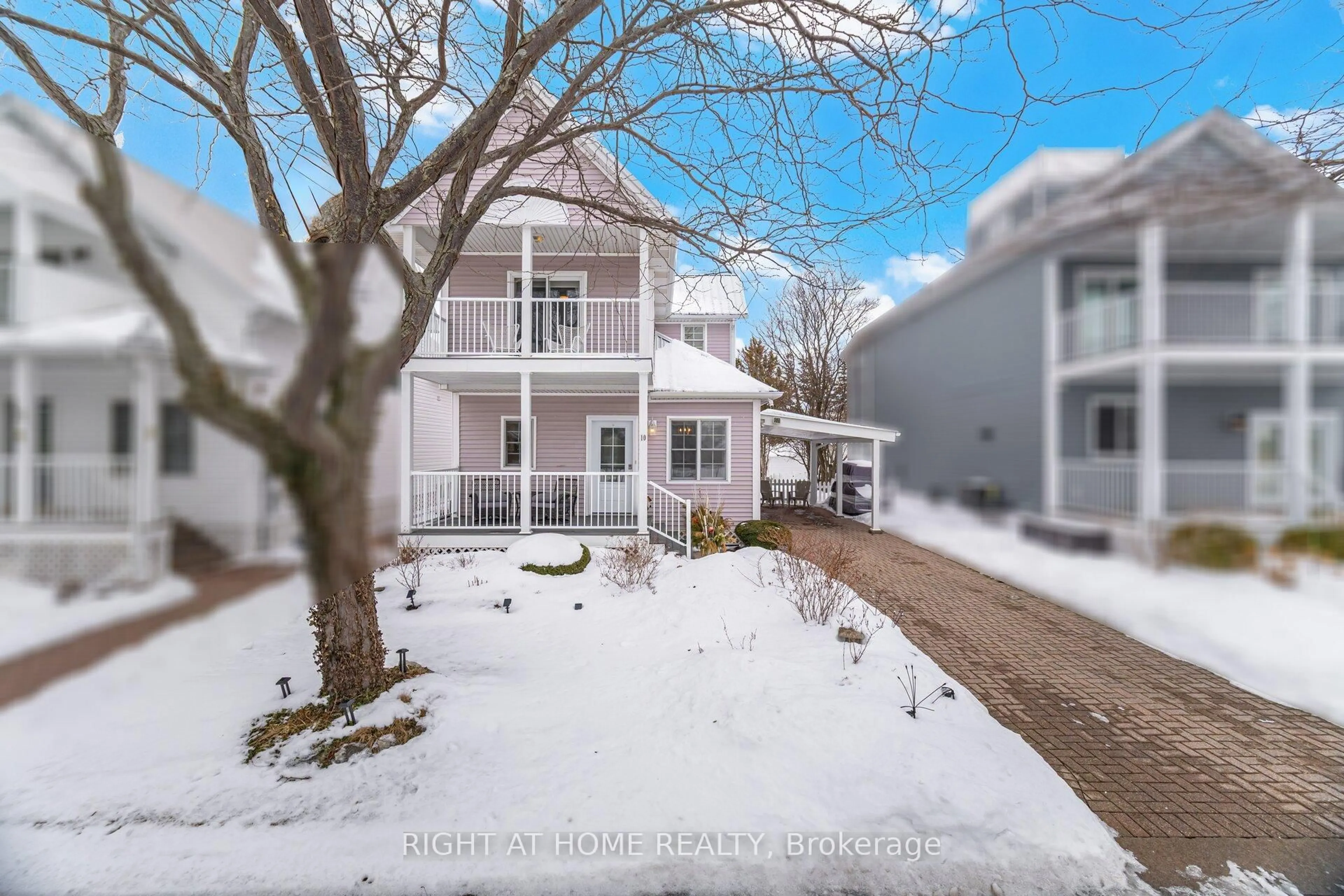 A pic from outside/outdoor area/front of a property/back of a property/a pic from drone, street for 10 Lighthouse Pt, Fort Erie Ontario L0S 1B0