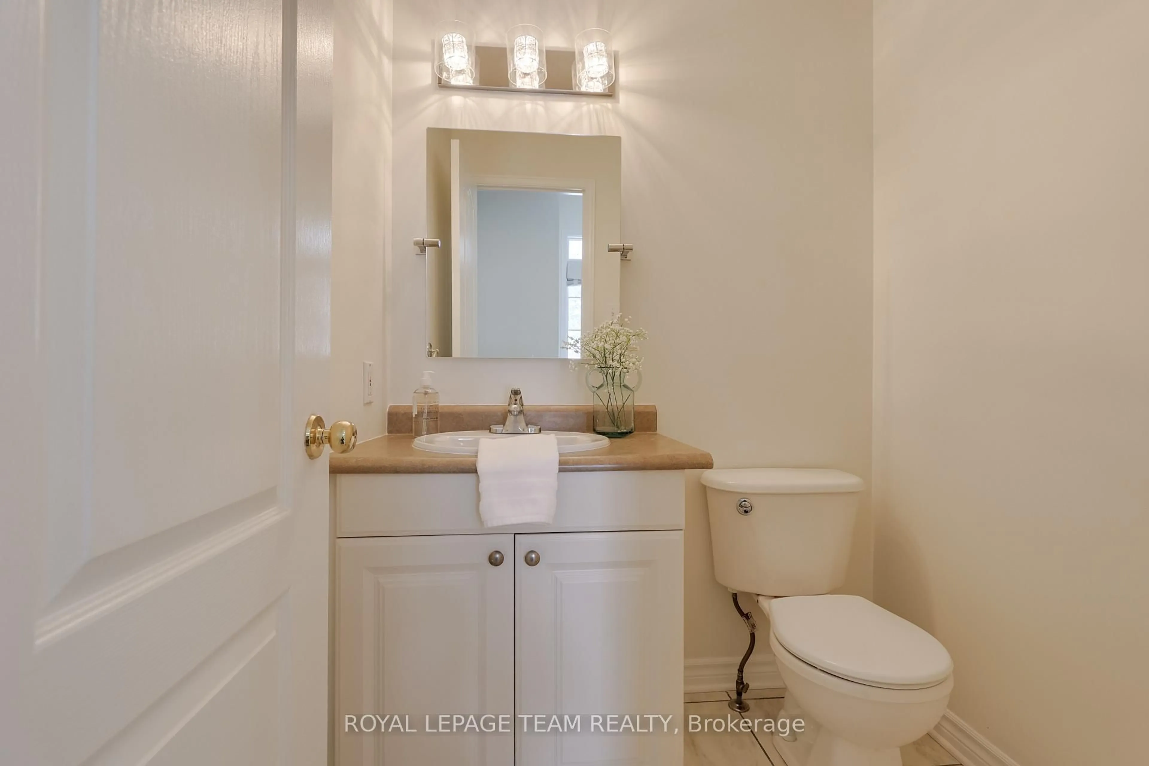 Standard bathroom, ceramic/tile floor for 7 Manorgate Pl, Ottawa Ontario K2G 6L3