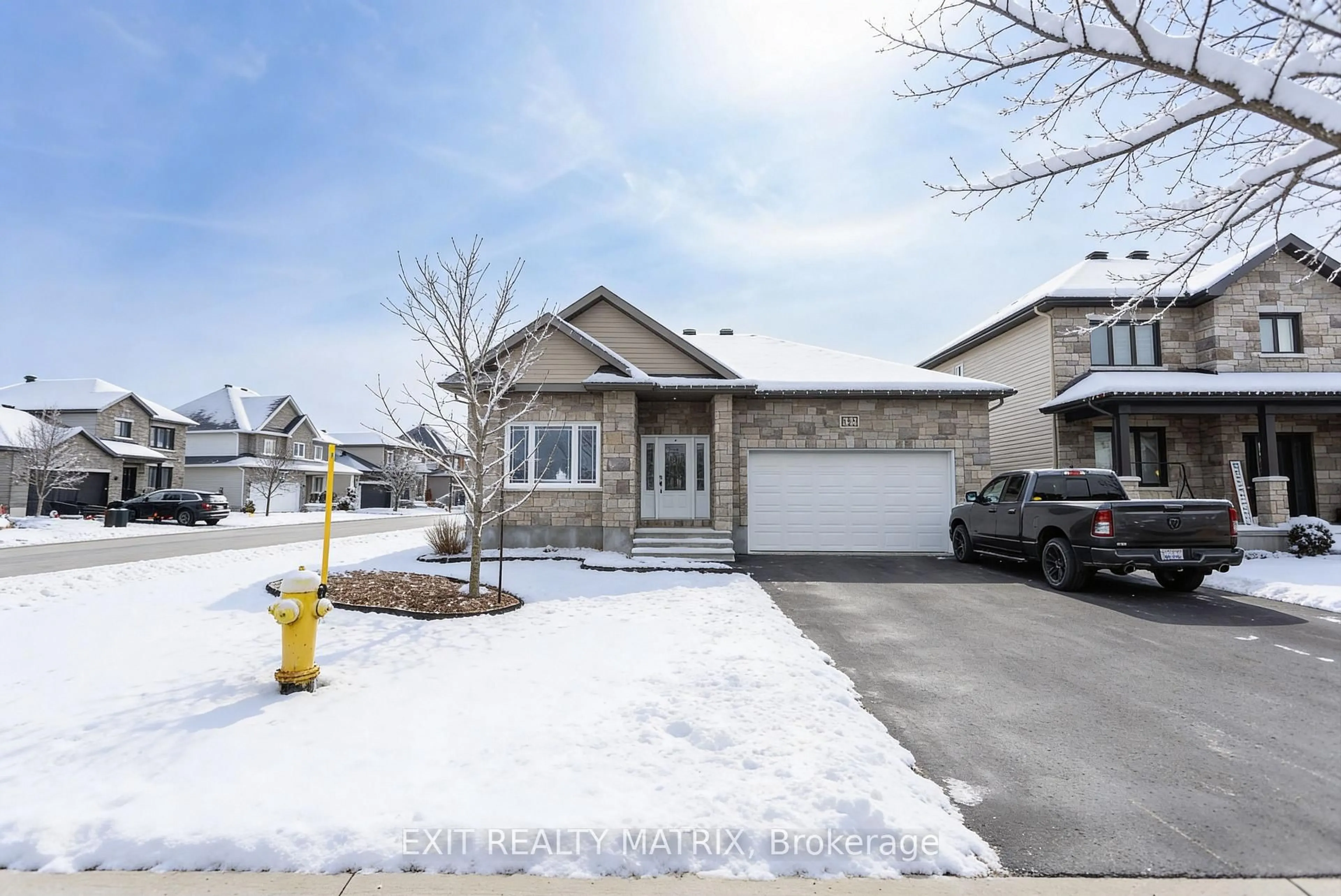 Unknown for 484 Bruges St, Russell Ontario K0A 1W0