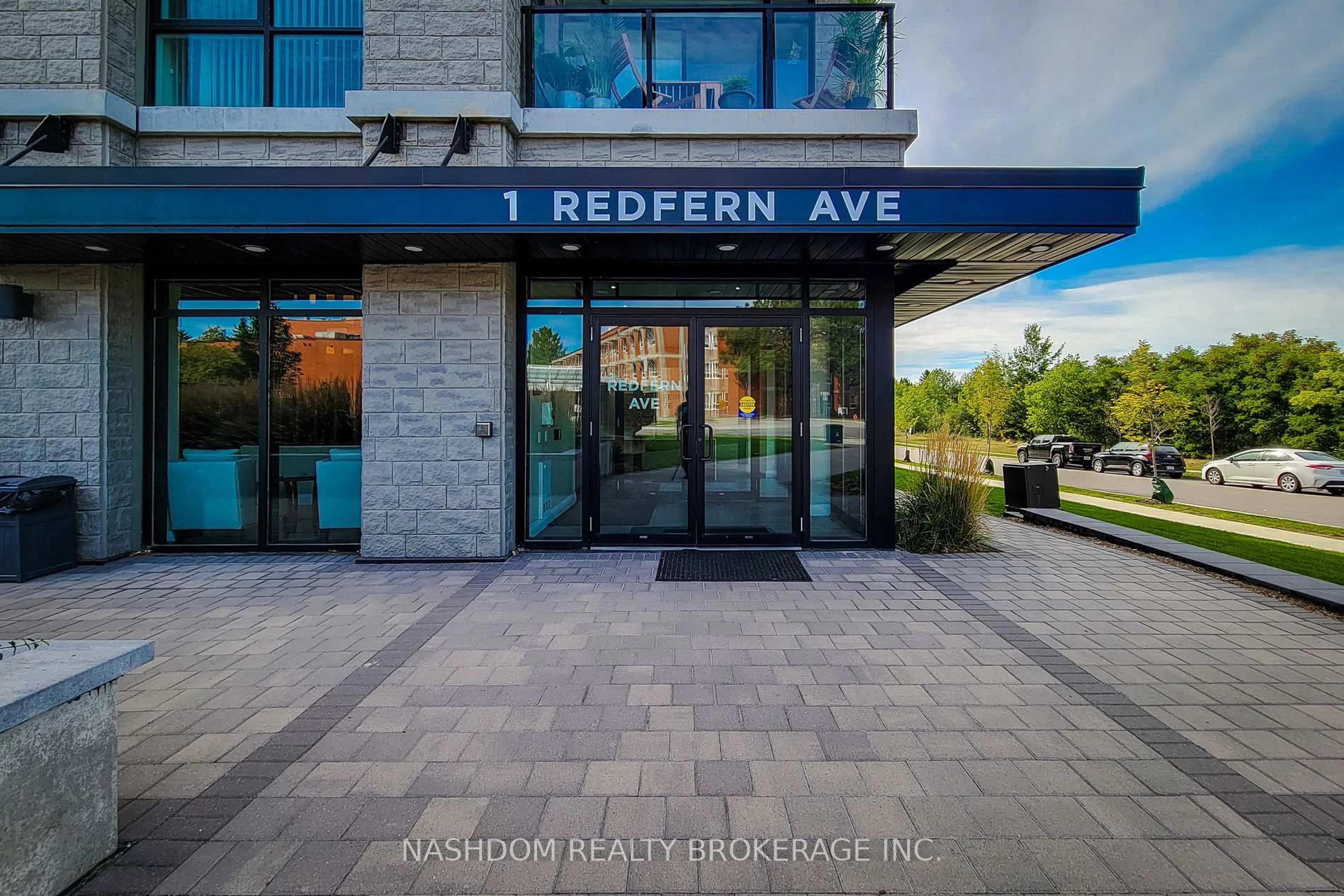 Indoor foyer for 1 Redfern Ave #10, Hamilton Ontario L9C 0E6
