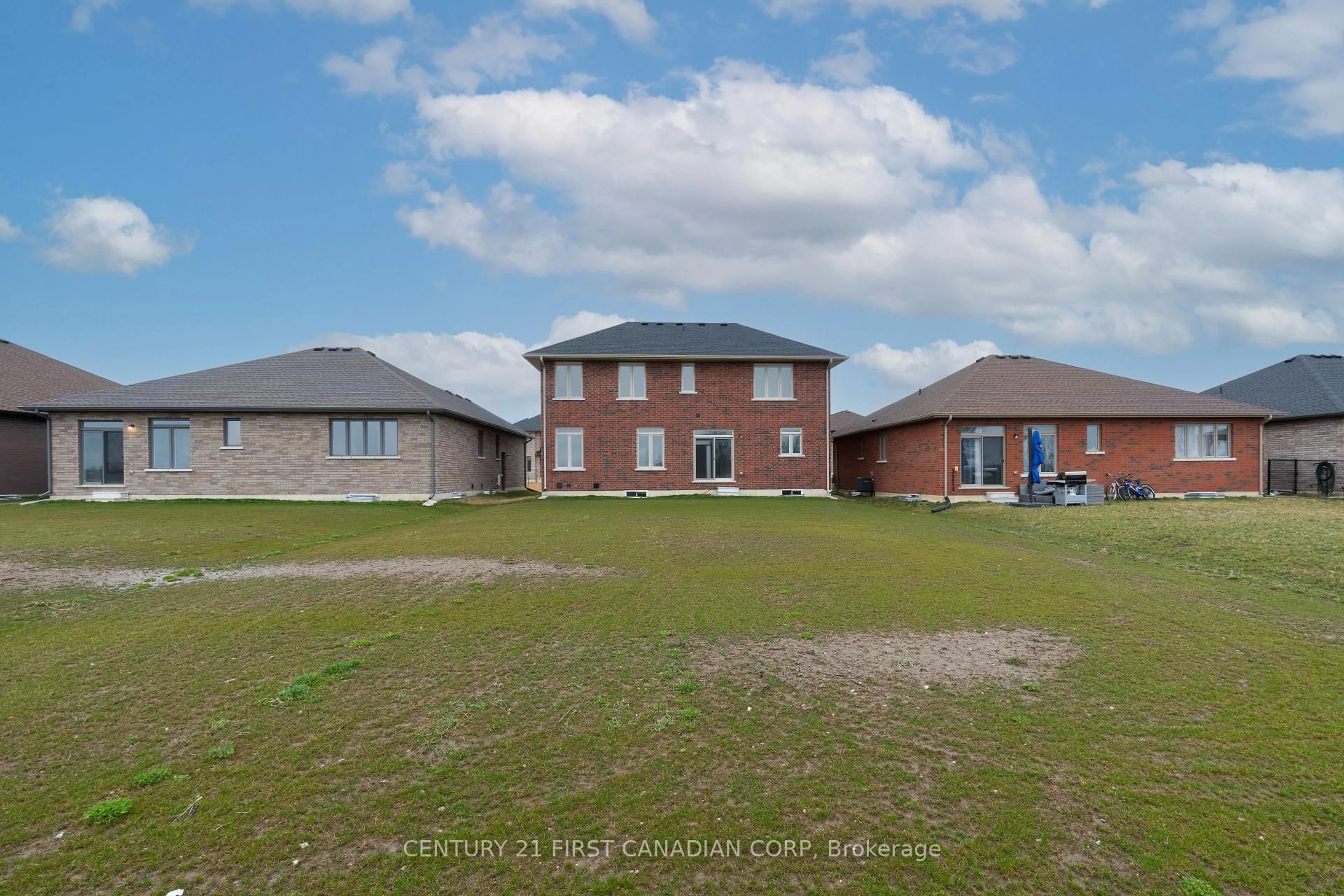 A pic from outside/outdoor area/front of a property/back of a property/a pic from drone, building for 240 LEITCH St, Dutton/Dunwich Ontario N0L 1J0