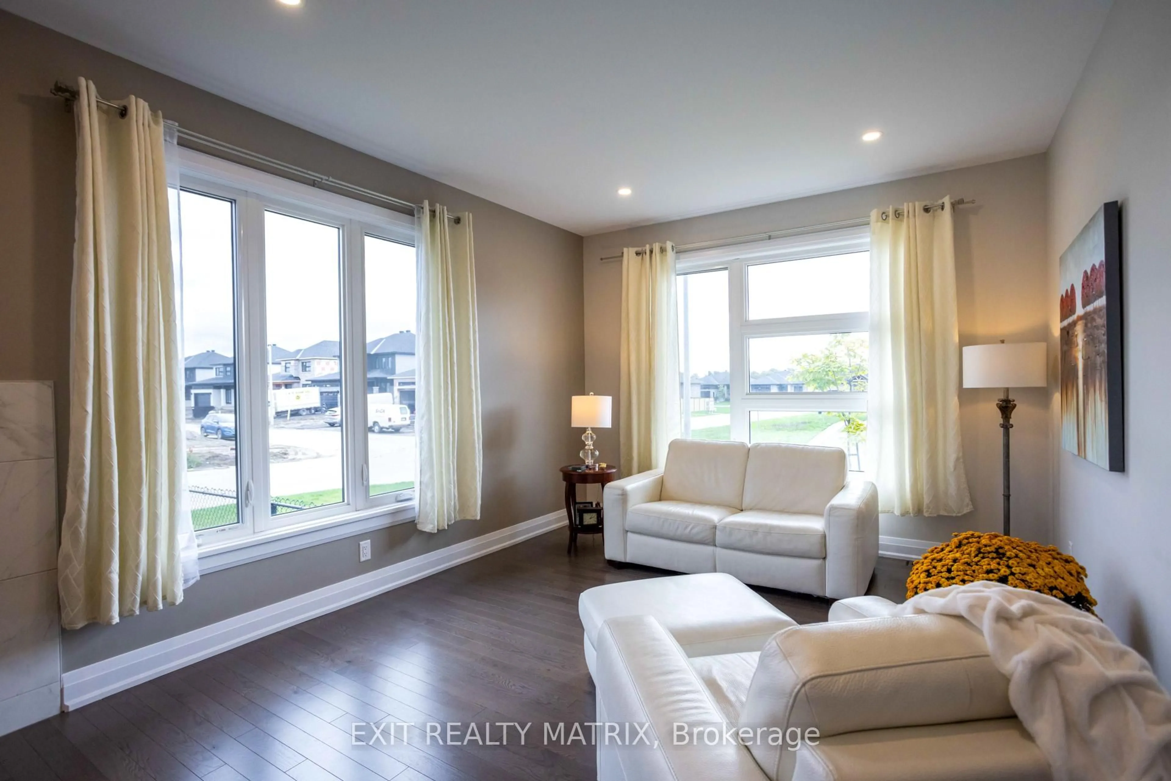 Living room with furniture, wood/laminate floor for 200 Nature St, Casselman Ontario K0A 1M0