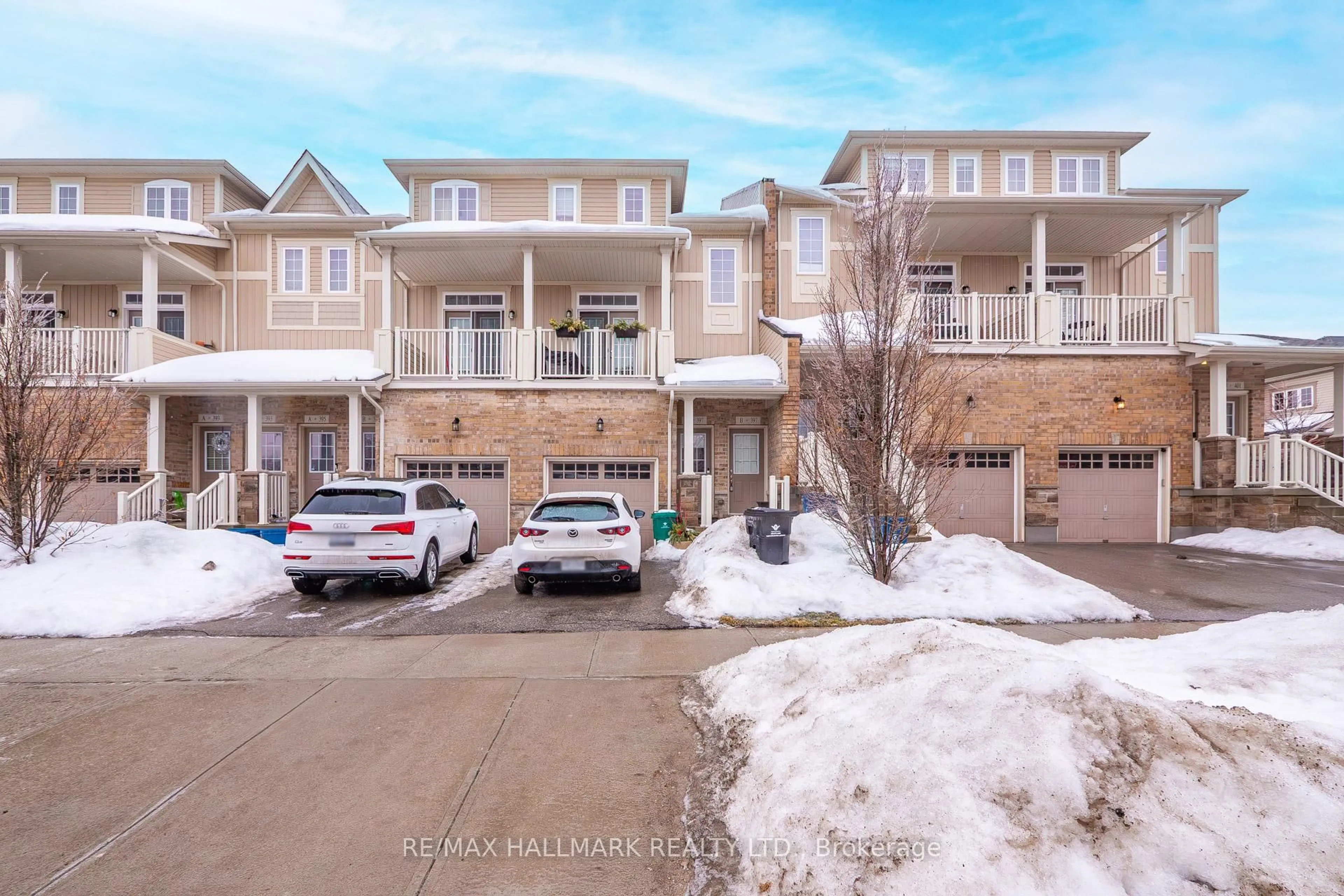 A pic from outside/outdoor area/front of a property/back of a property/a pic from drone, street for 397 Westwood Dr B Dr, Kitchener Ontario N2M 5B5