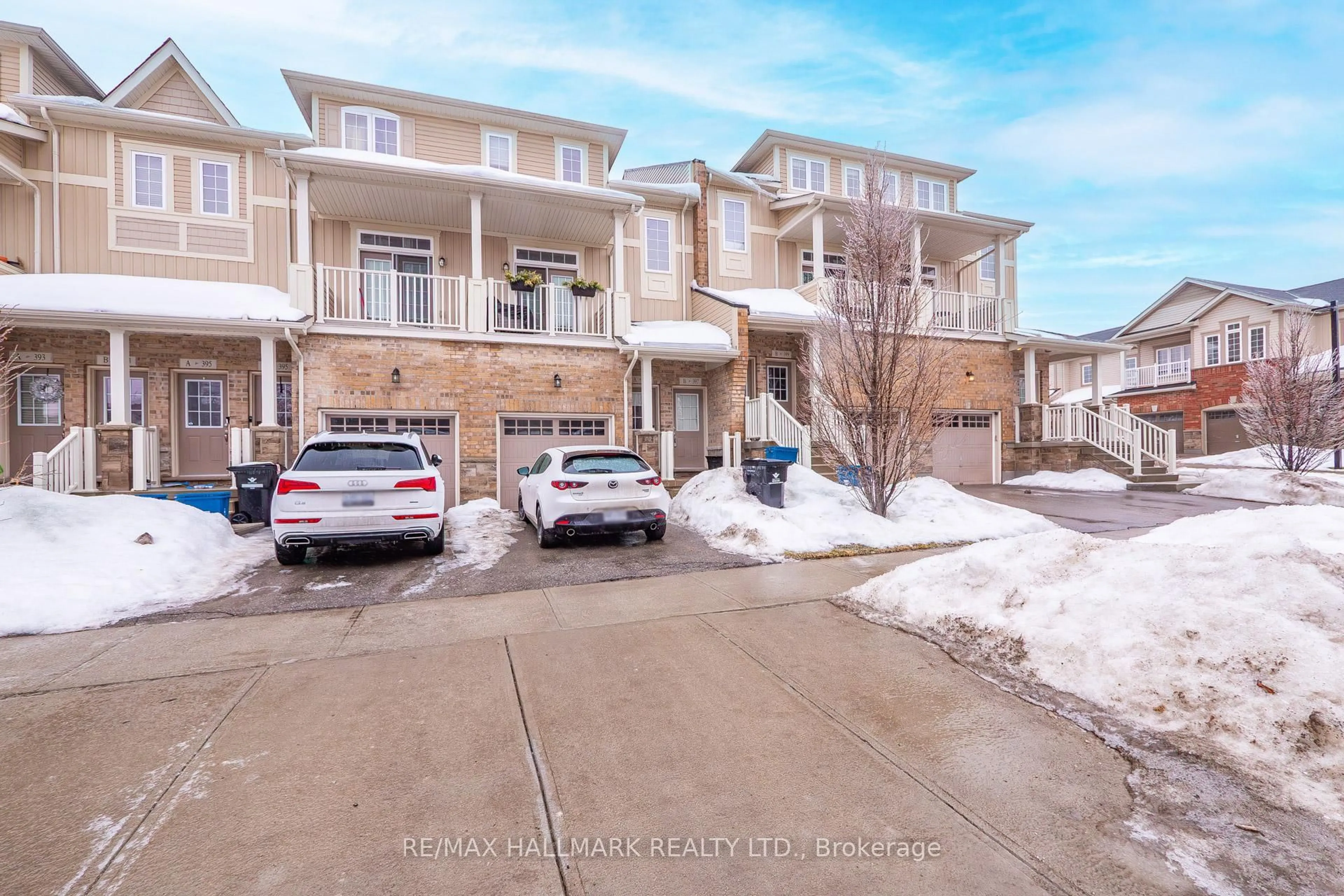 A pic from outside/outdoor area/front of a property/back of a property/a pic from drone, street for 397 Westwood Dr B Dr, Kitchener Ontario N2M 5B5