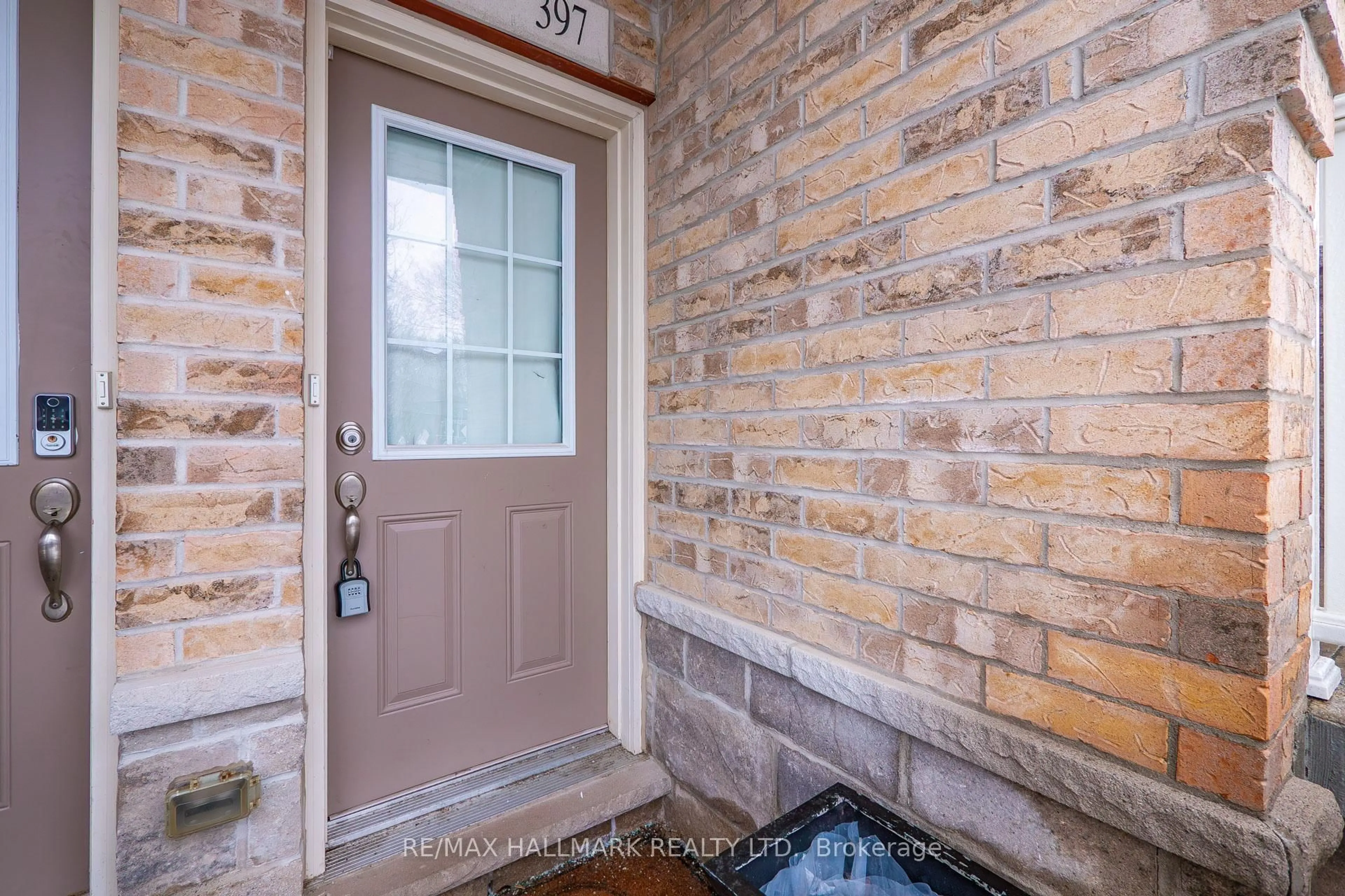 Indoor entryway for 397 Westwood Dr B Dr, Kitchener Ontario N2M 5B5