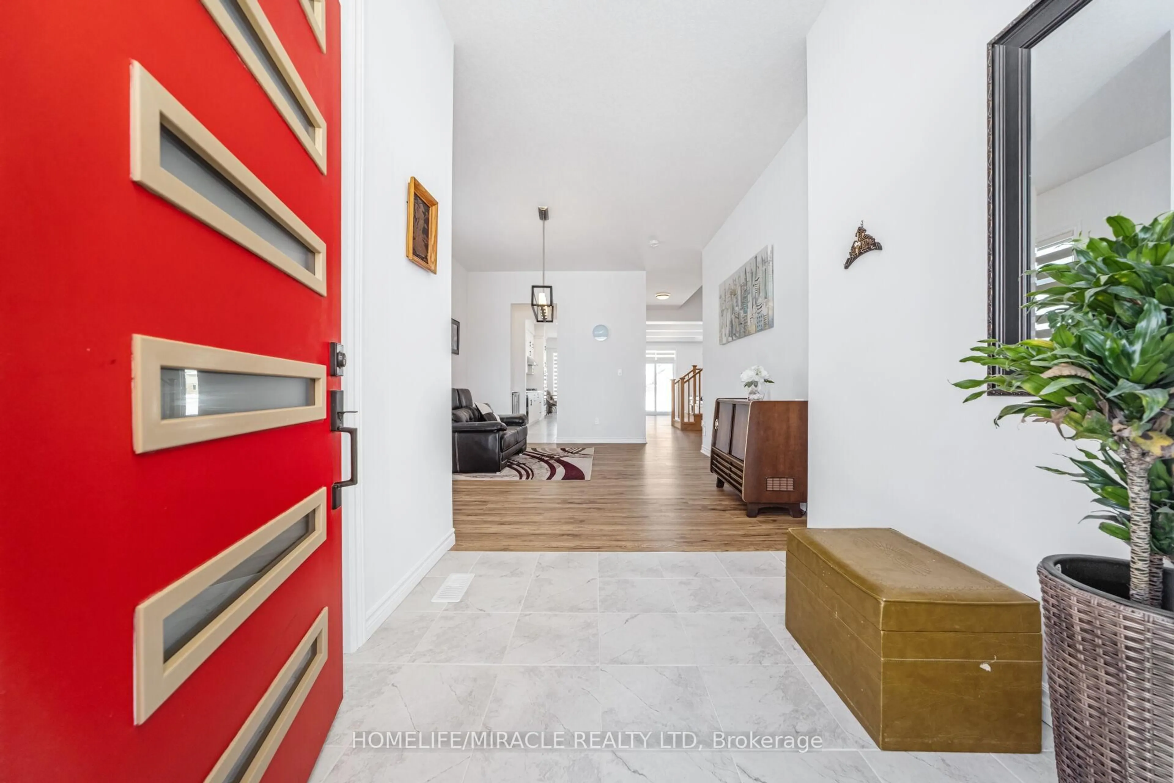 Indoor foyer for 158 Savannah Ridge Dr, Brant Ontario N3L 0L5