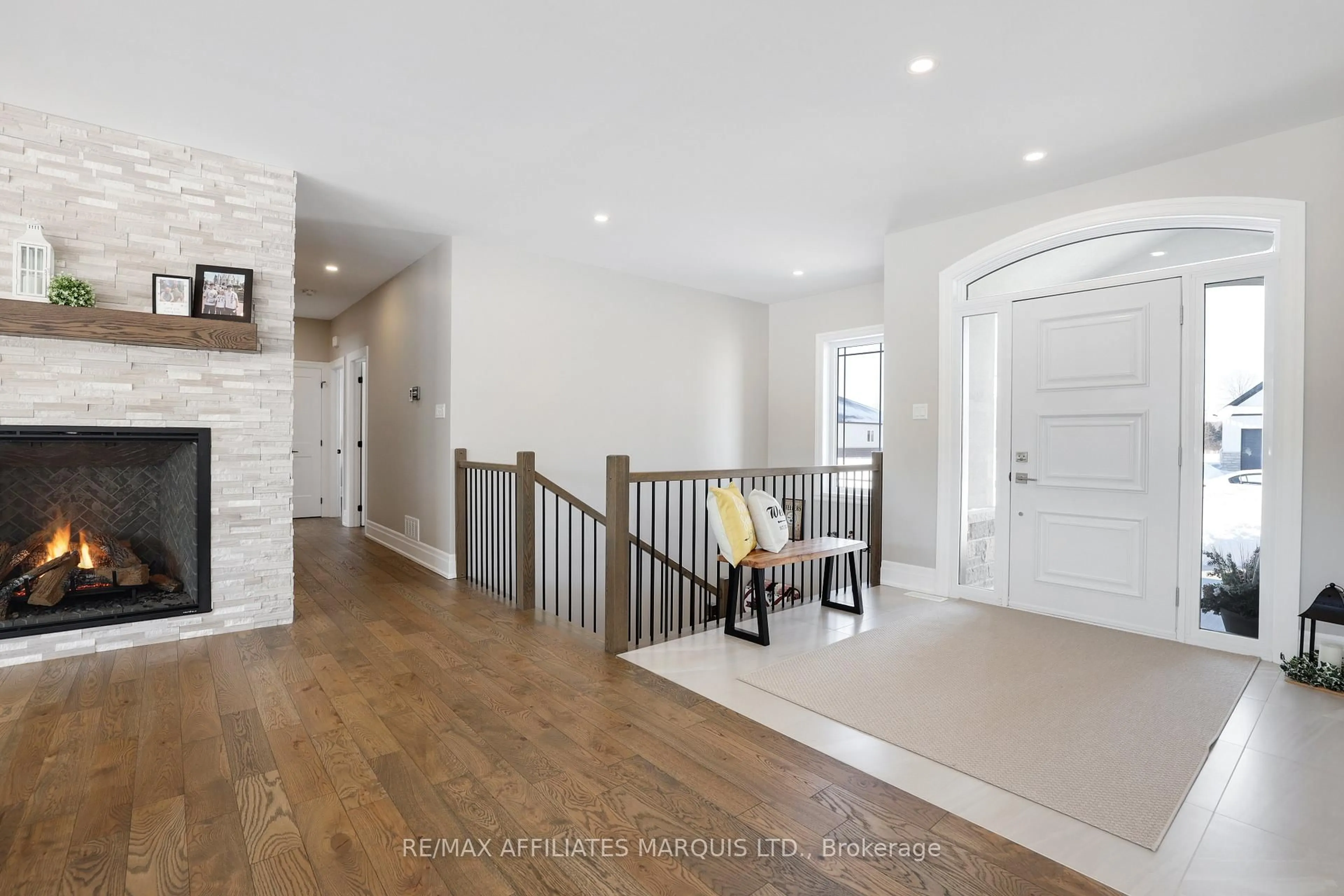 Indoor entryway for 18150 St Laurent Blvd, South Glengarry Ontario K6H 0G7