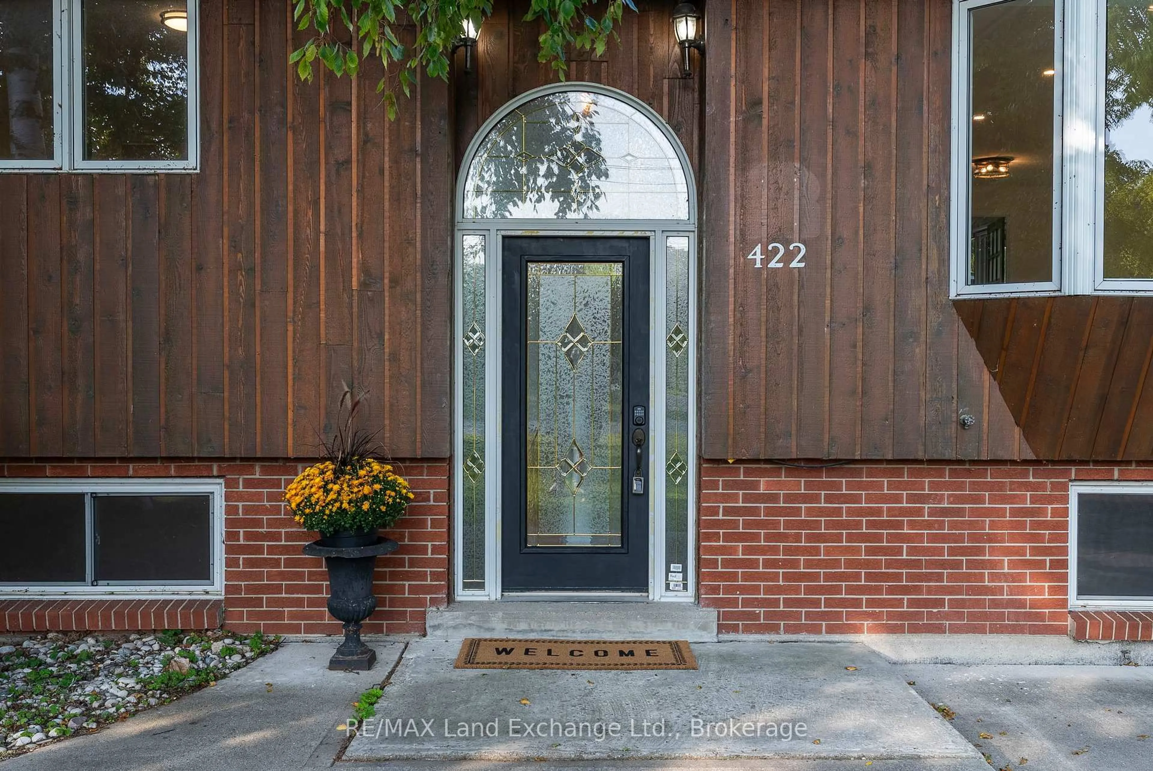 Indoor entryway for 422 Alice St, Saugeen Shores Ontario N0H 2L0