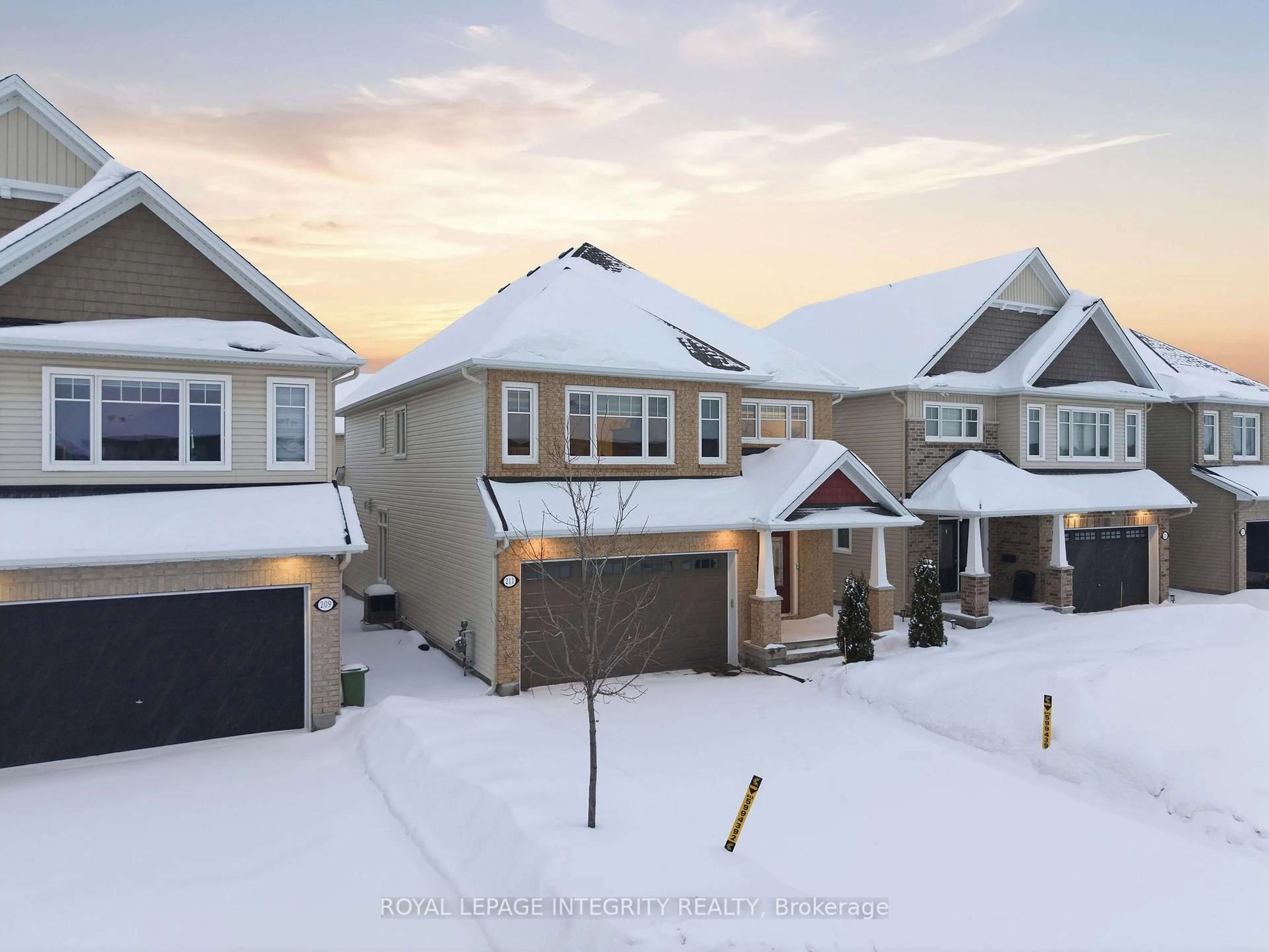 A pic from outside/outdoor area/front of a property/back of a property/a pic from drone, street for 211 Osterley Way, Ottawa Ontario K2S 2P2