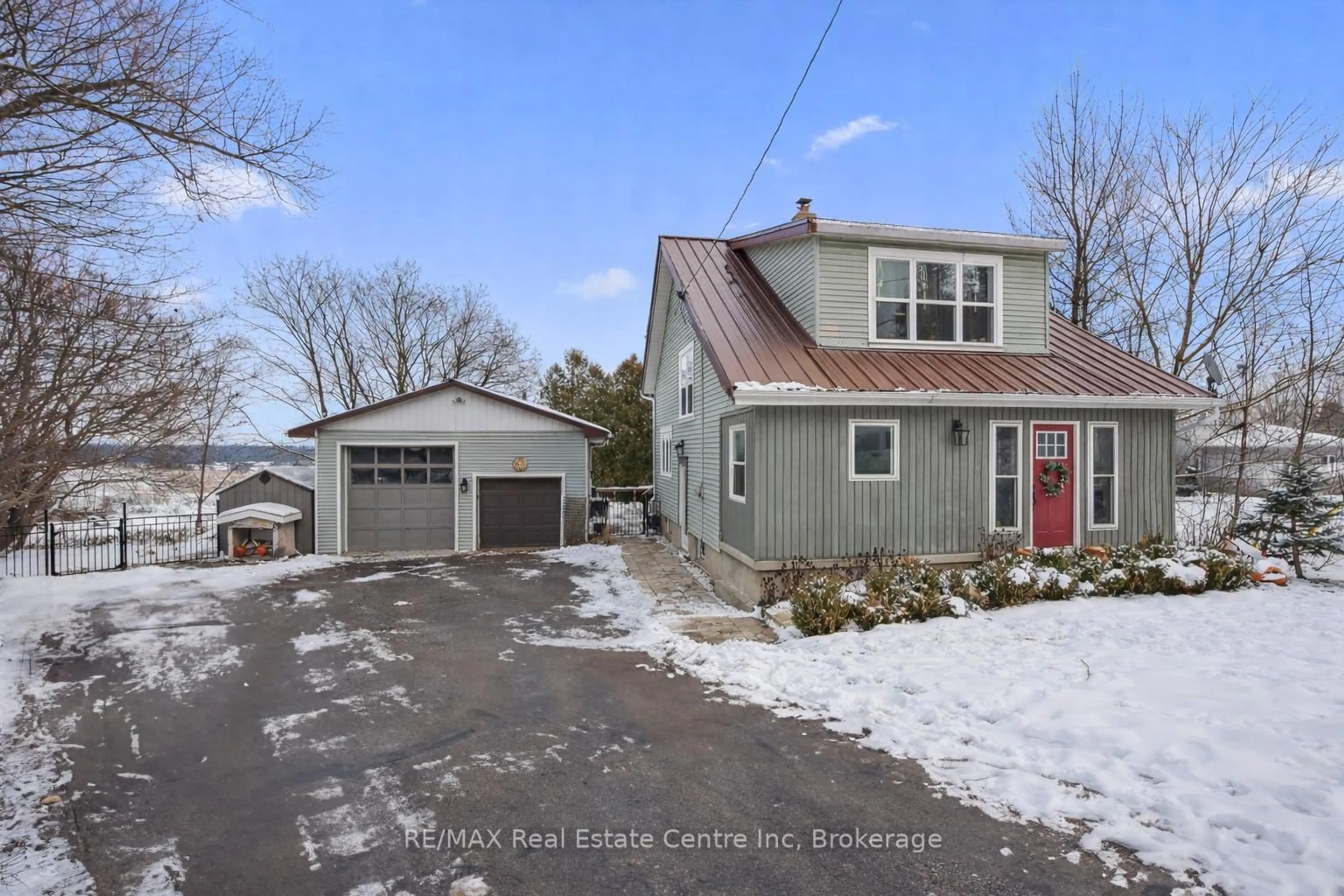 A pic from outside/outdoor area/front of a property/back of a property/a pic from drone, street for 4027 HWY 6 S, Puslinch Ontario N0B 2J0