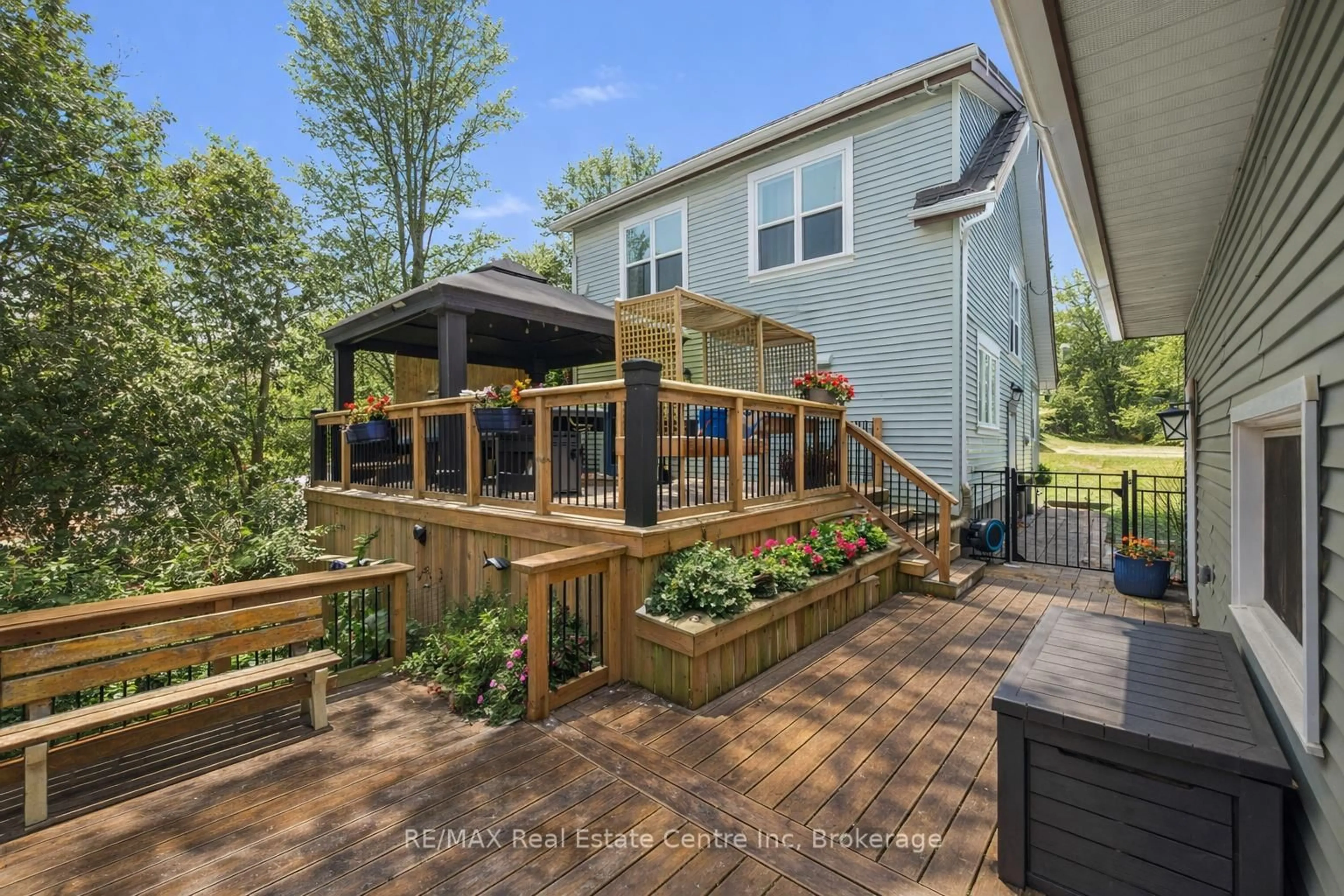 Patio, street for 4027 HWY 6 S, Puslinch Ontario N0B 2J0