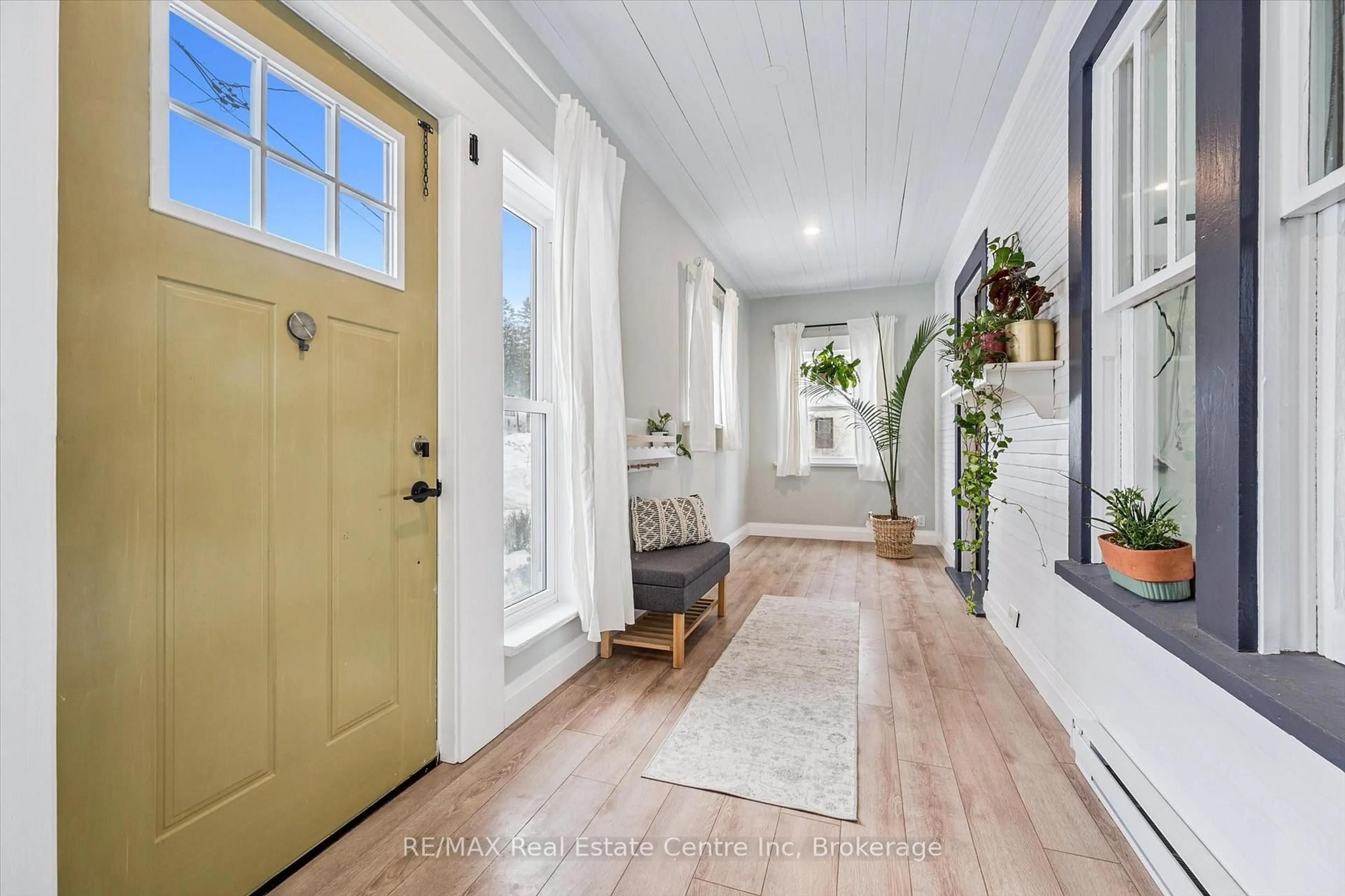 Indoor entryway for 4027 HWY 6 S, Puslinch Ontario N0B 2J0