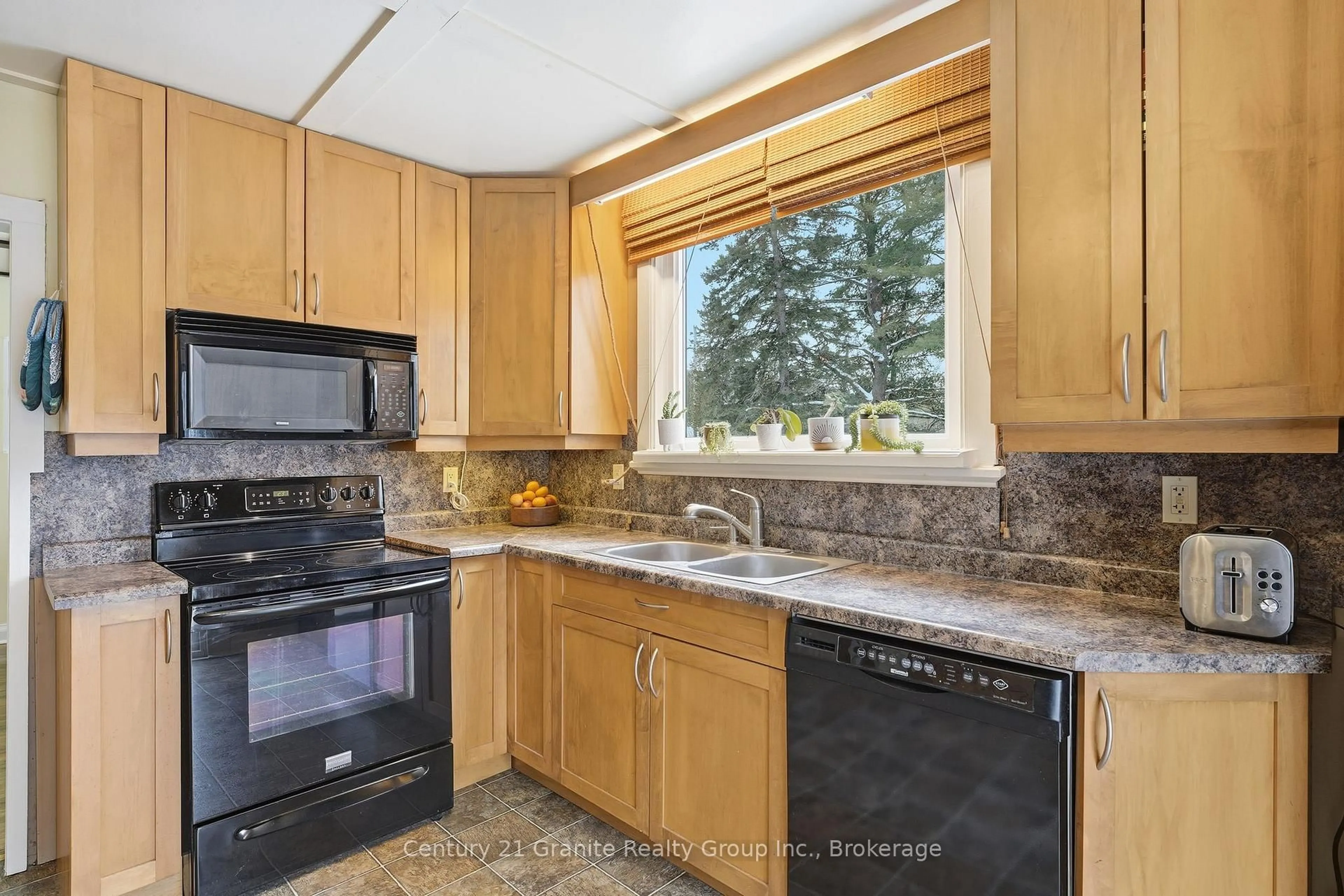 Standard kitchen, unknown for 101 Victoria St, Dysart et al Ontario K0M 1S0