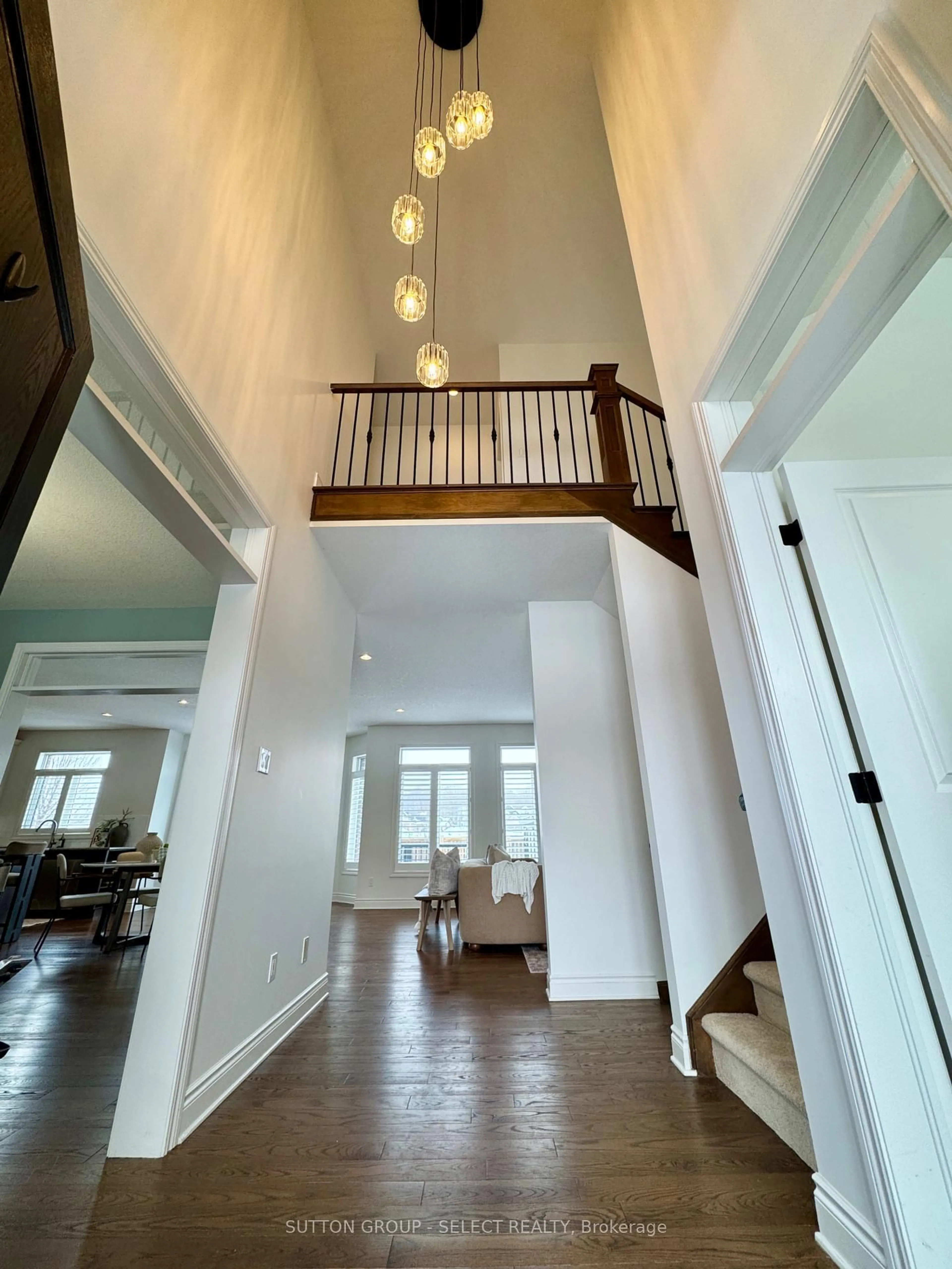 Indoor foyer for 558 Eclipse Walk, London North Ontario N5X 3Z1