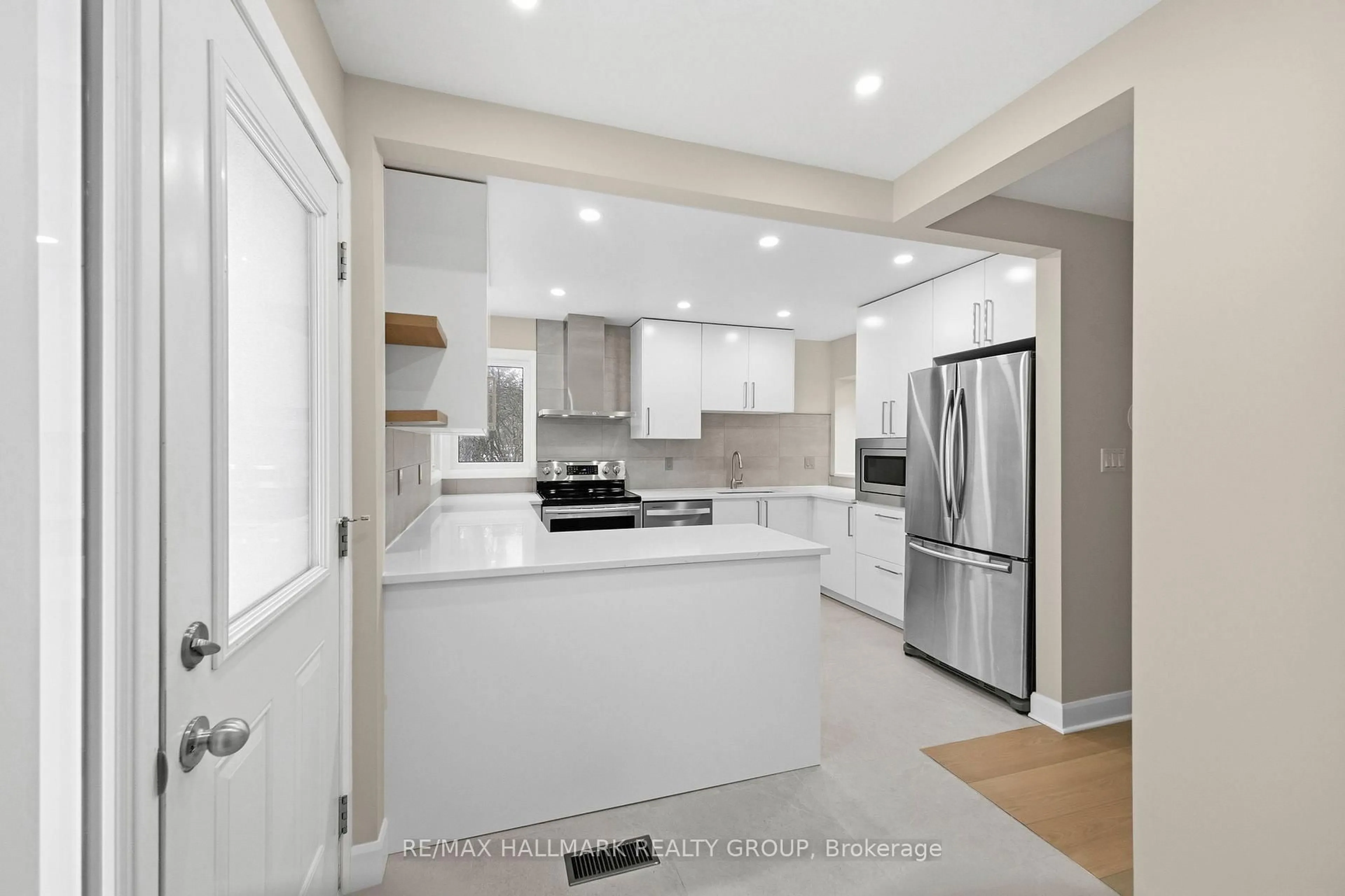 Open concept kitchen, ceramic/tile floor for 1414 Ridgebrook Dr, Ottawa Ontario K1B 4T2
