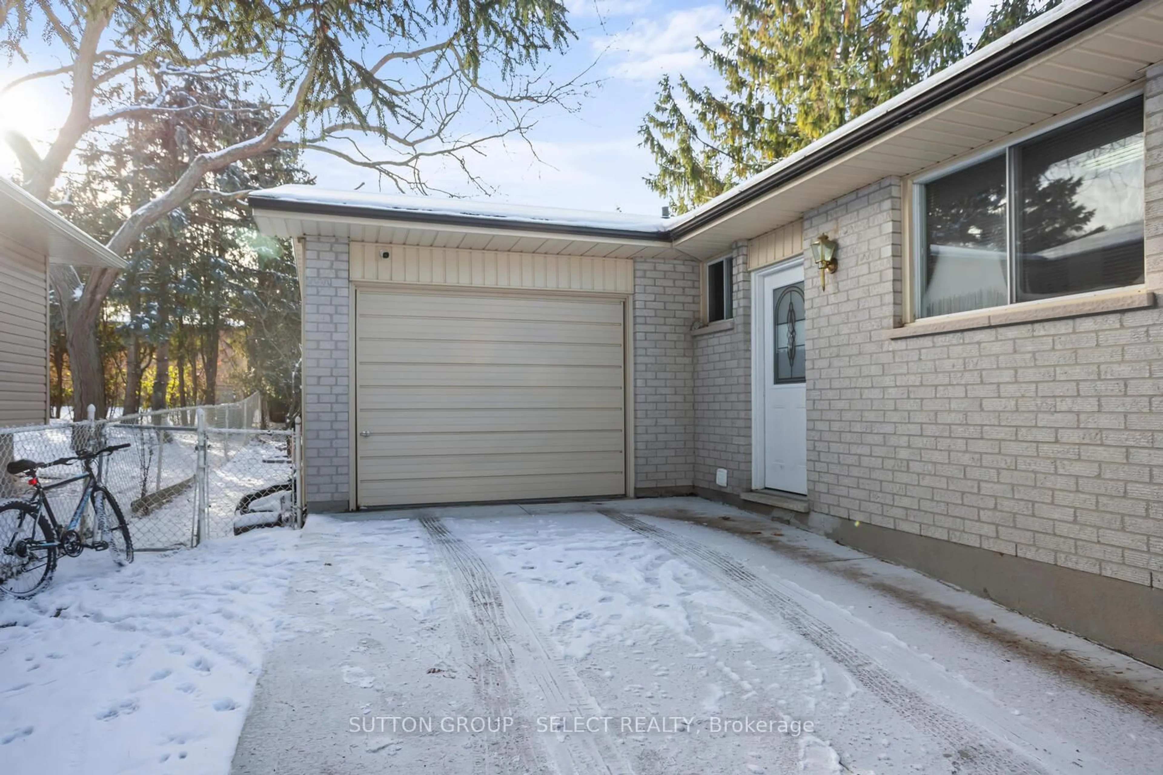 Unknown for 31 Meadowview Rd, London South Ontario N6J 4E5