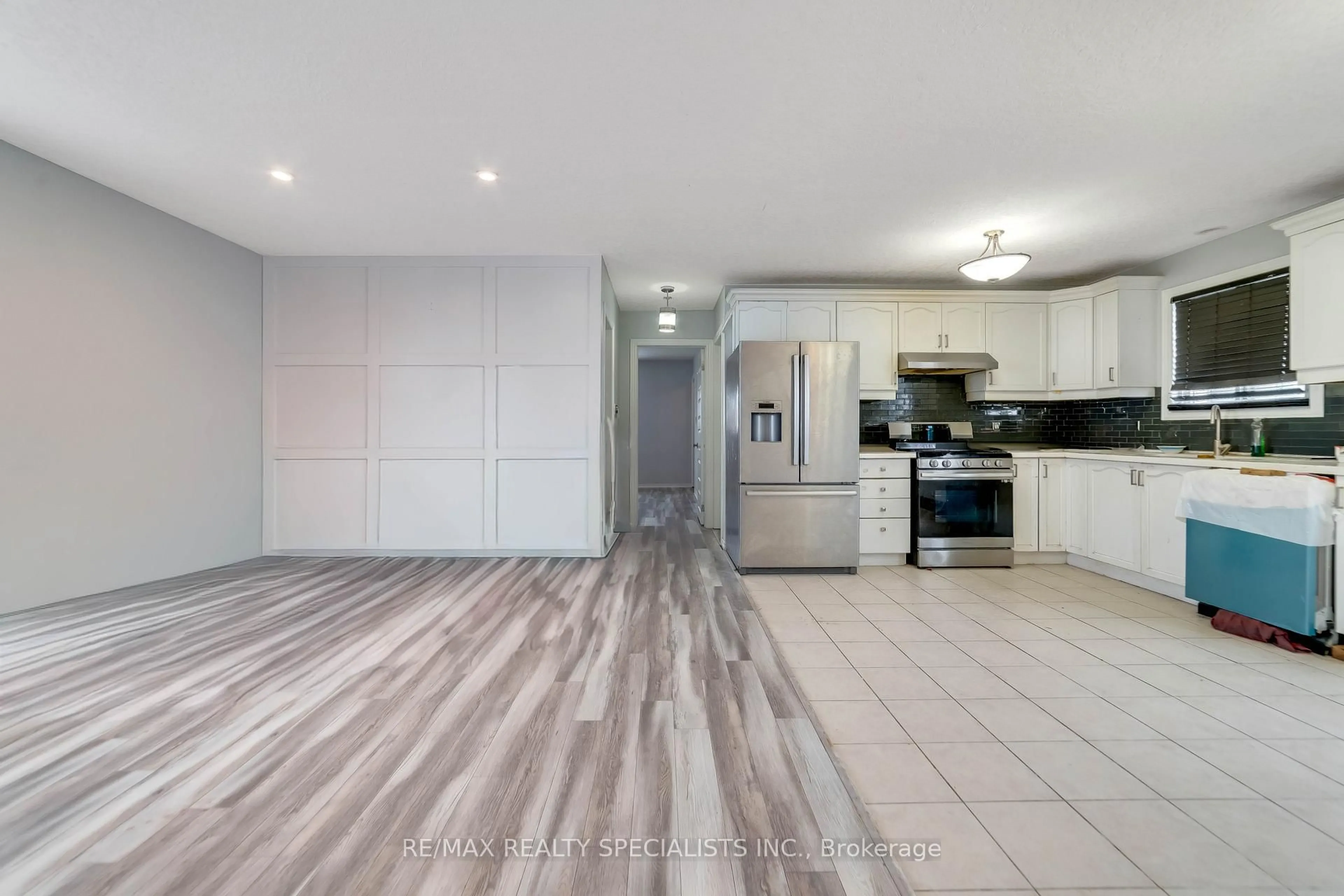 Open concept kitchen, ceramic/tile floor for 1002 Blythwood Rd, London North Ontario N6H 5W1