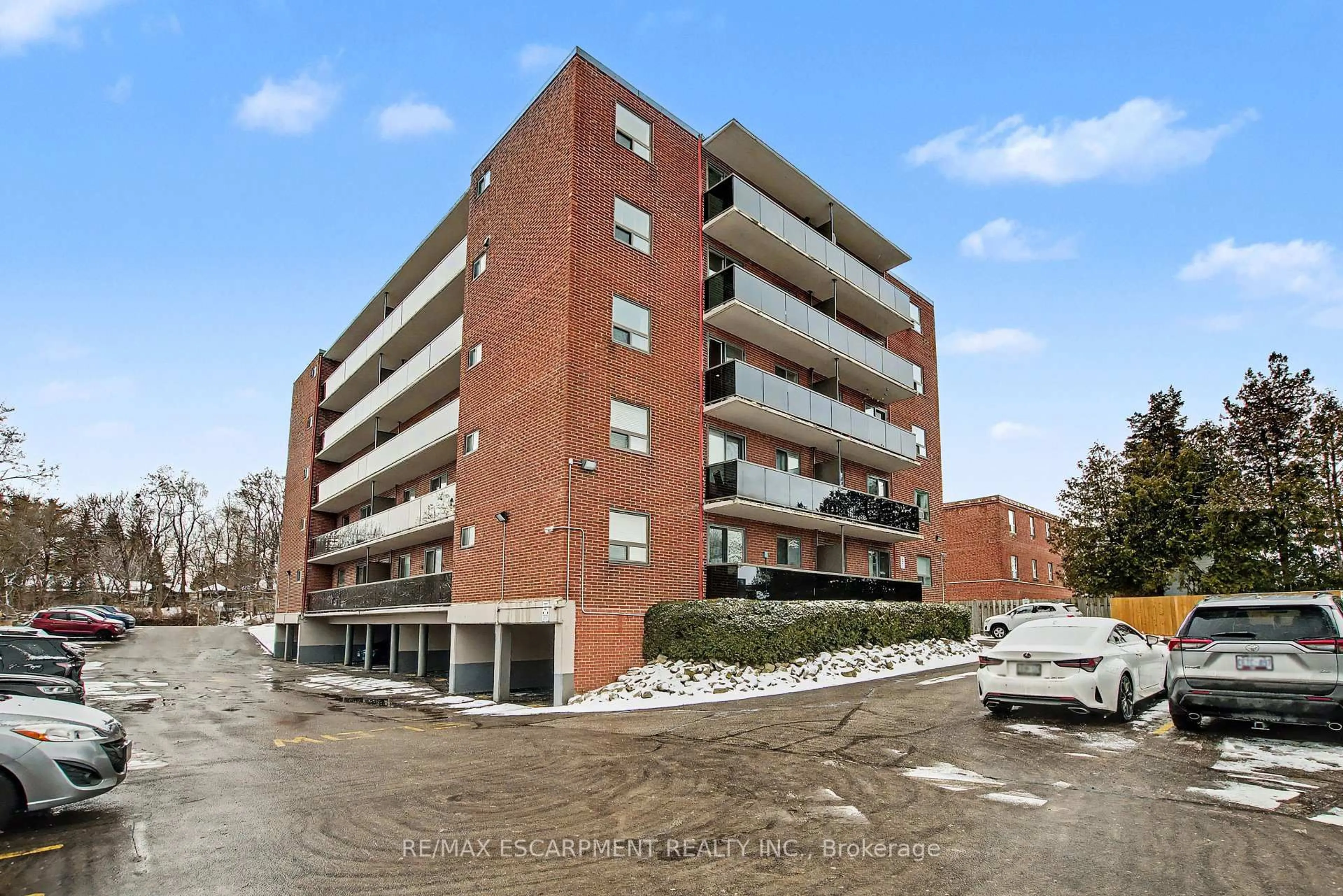 Home with brick exterior material, building for 2373 King St #36, Hamilton Ontario L8K 1X9