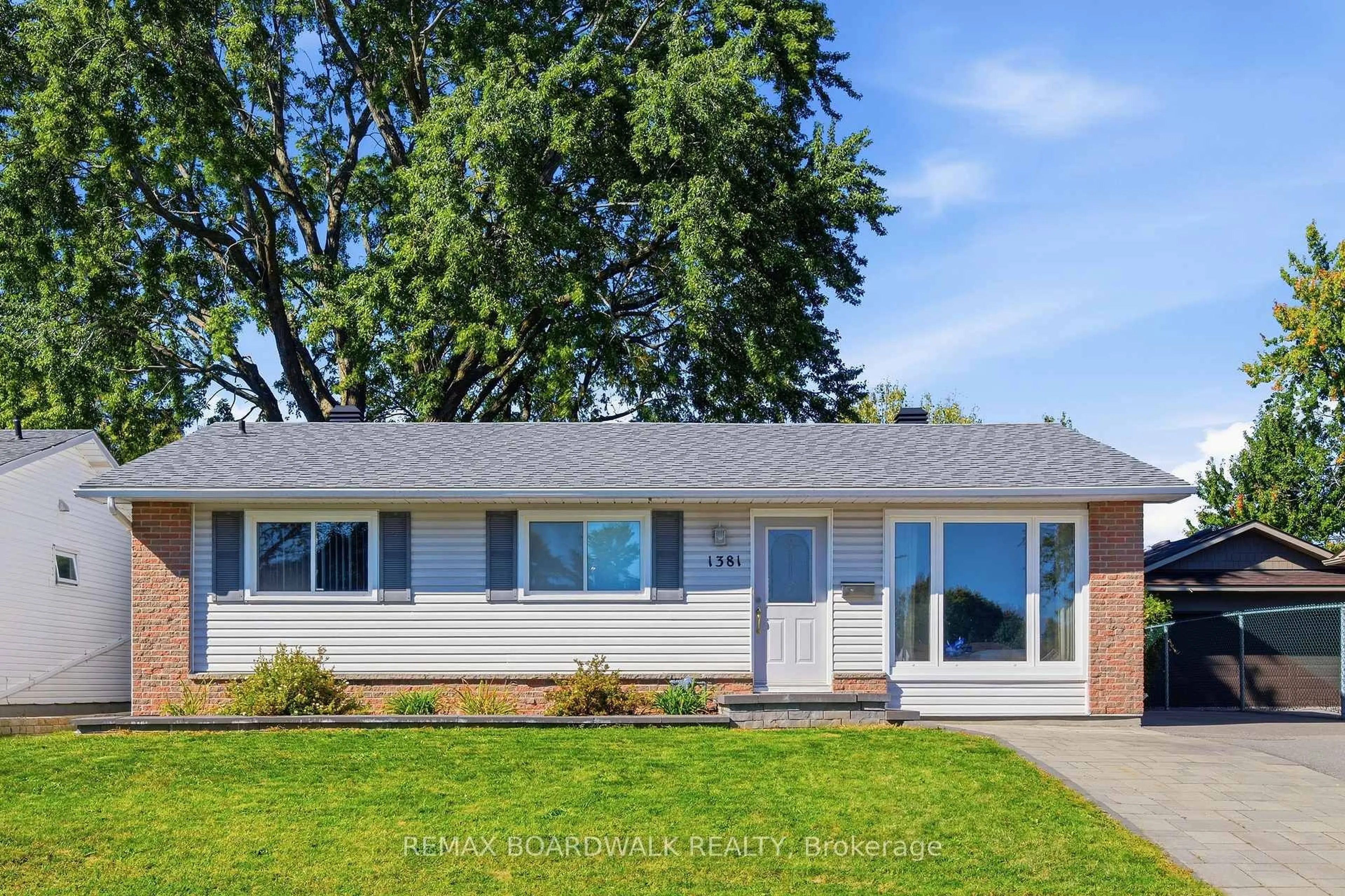 Home with vinyl exterior material, street for 1381 Matheson Rd, Ottawa Ontario K1J 8B5