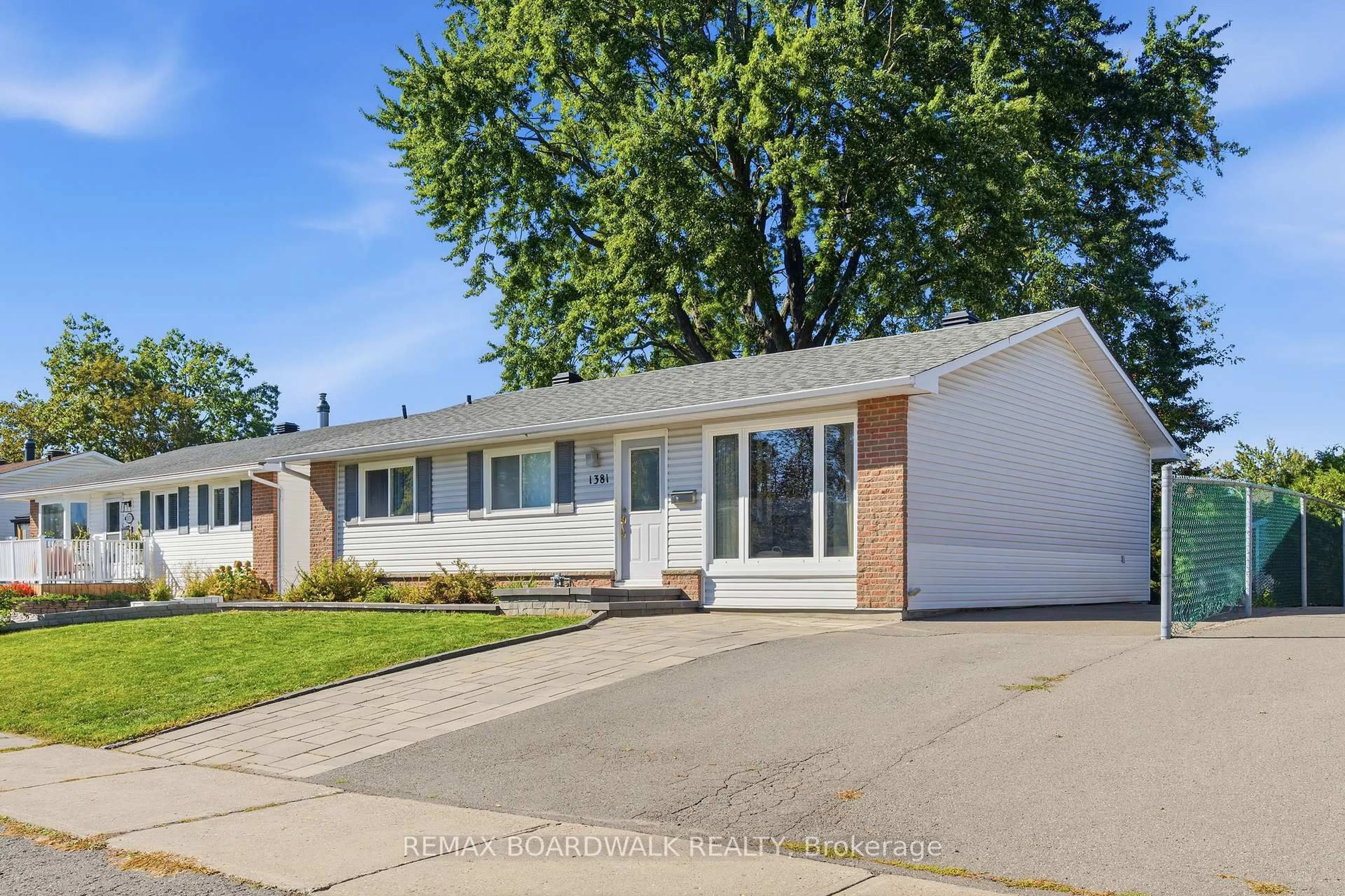 Home with vinyl exterior material, street for 1381 Matheson Rd, Ottawa Ontario K1J 8B5