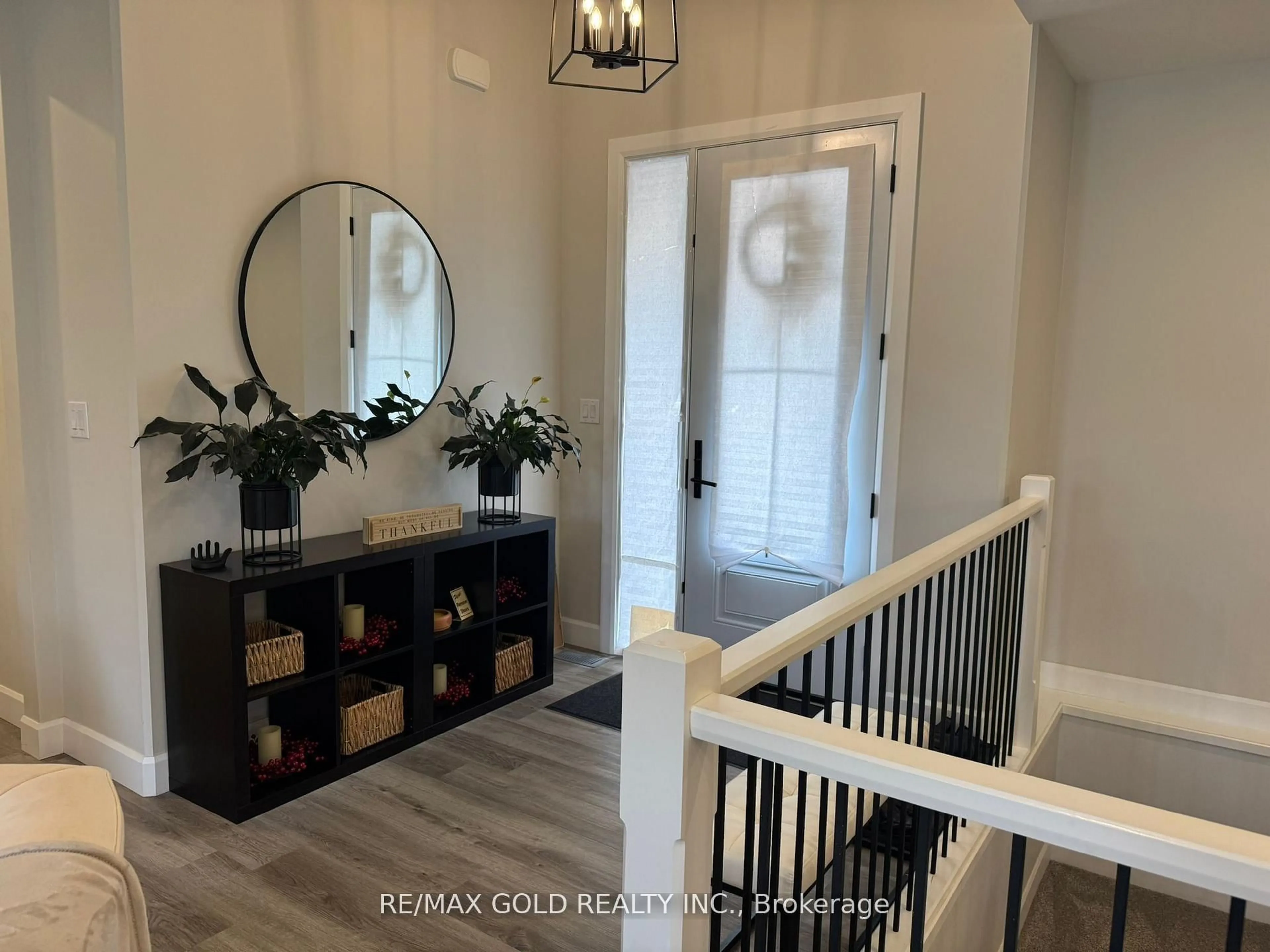 Indoor entryway for 5 John Pound Rd #11, Tillsonburg Ontario N4G 5X3