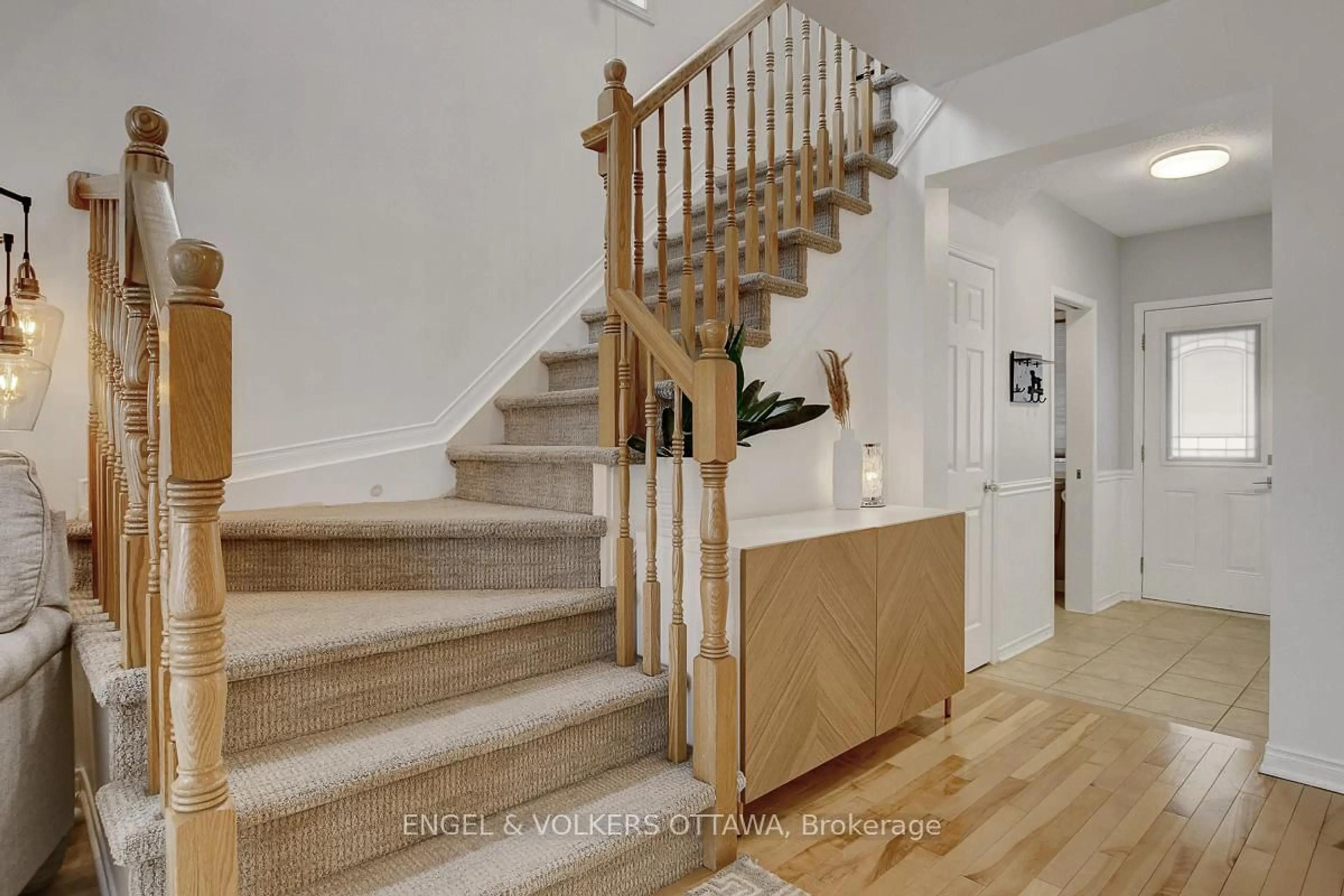 Stairs for 308 Tabaret St, Ottawa Ontario K2M 0B8