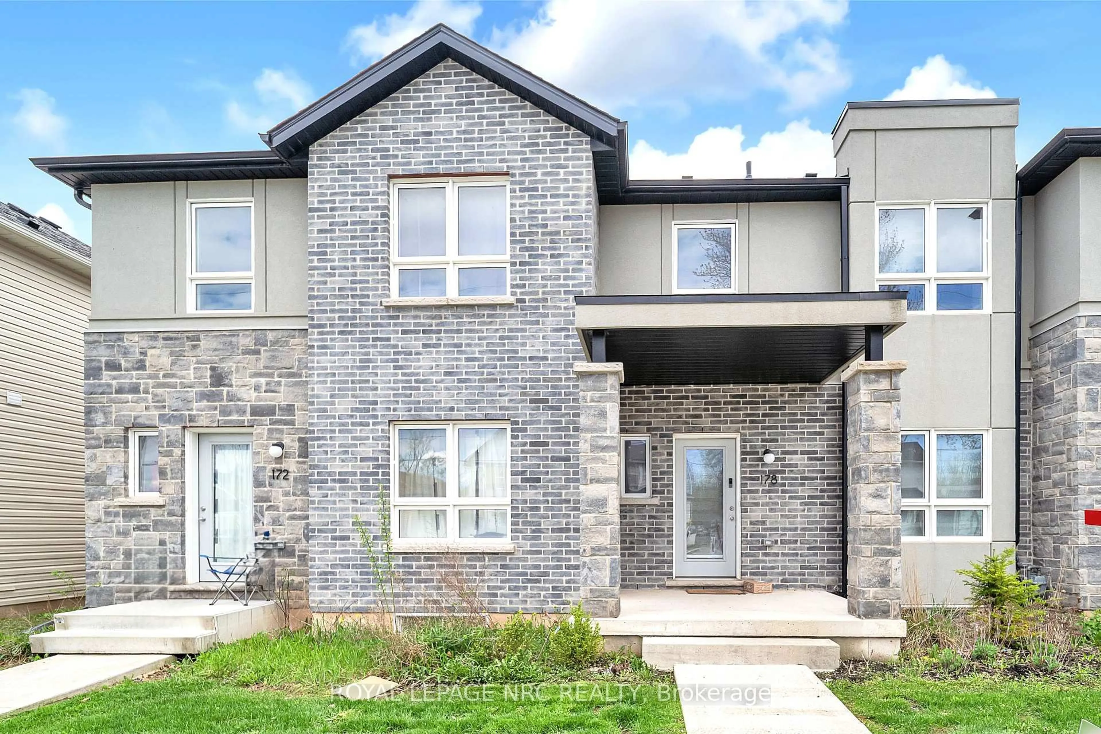 Home with brick exterior material, street for 178 Broadway Lane, Welland Ontario L3C 5L5