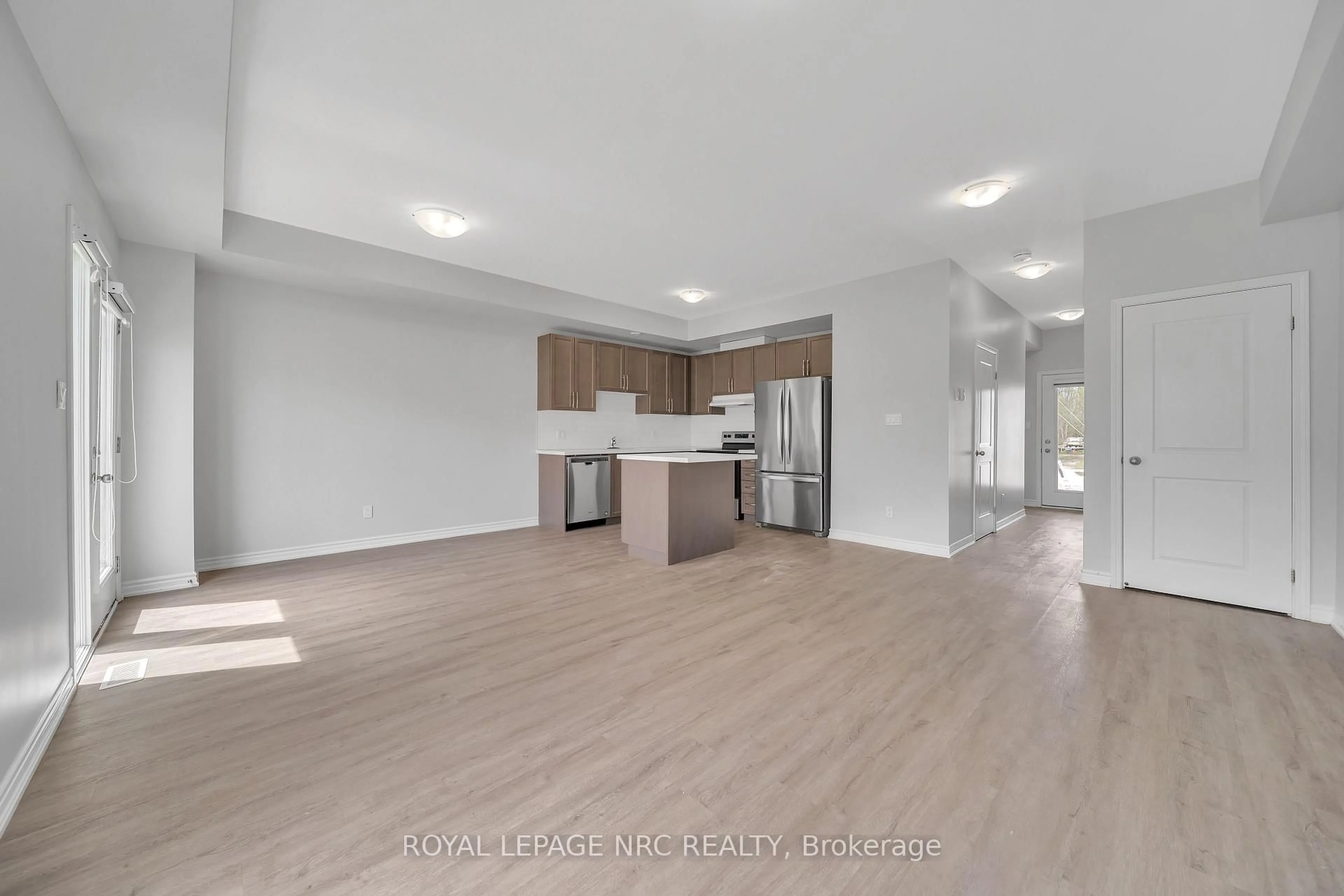 Open concept kitchen, unknown for 178 Broadway Lane, Welland Ontario L3C 5L5