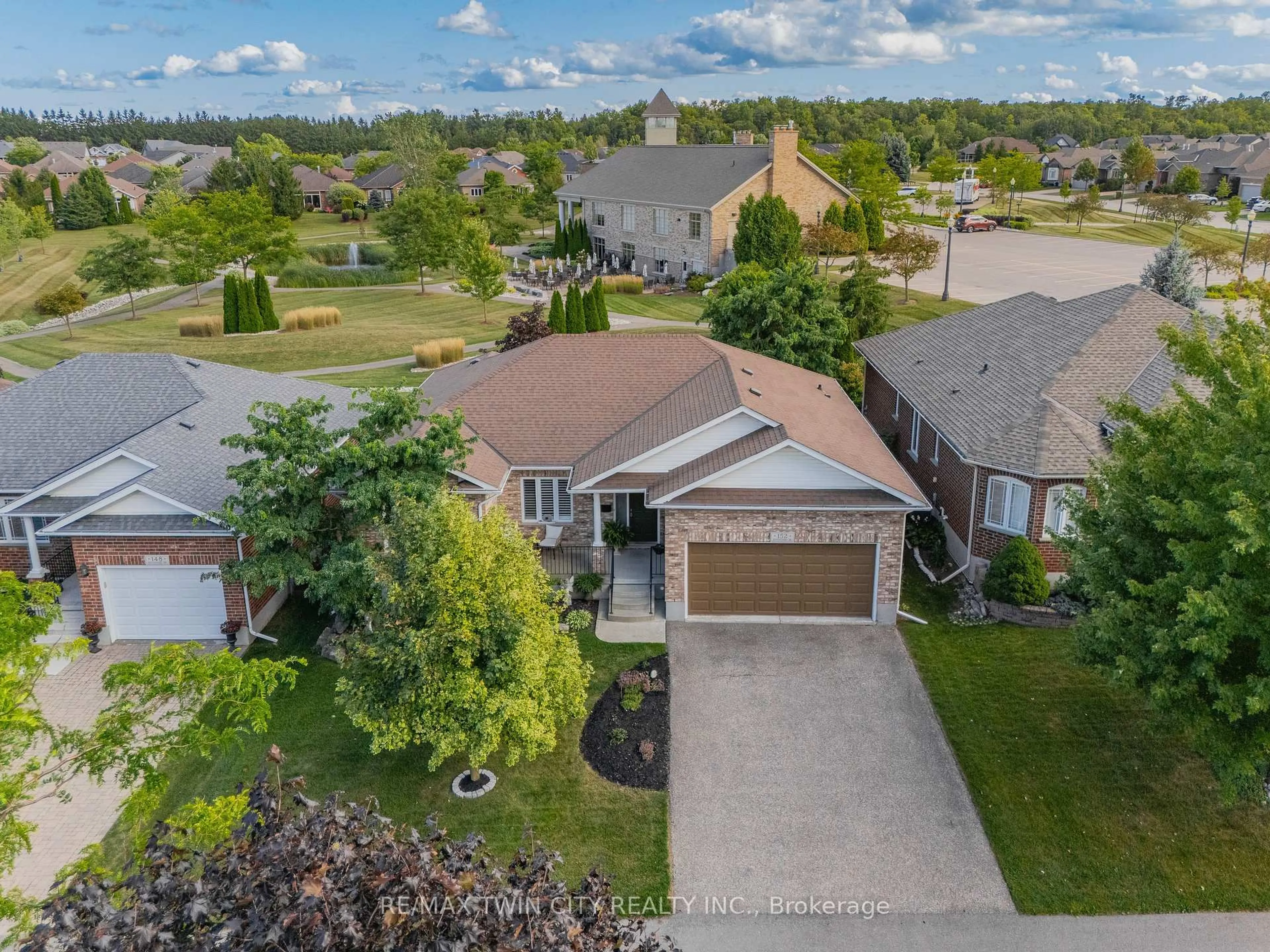 A pic from outside/outdoor area/front of a property/back of a property/a pic from drone, street for 152 Devonshire Dr #18, Wilmot Ontario N3A 4J7