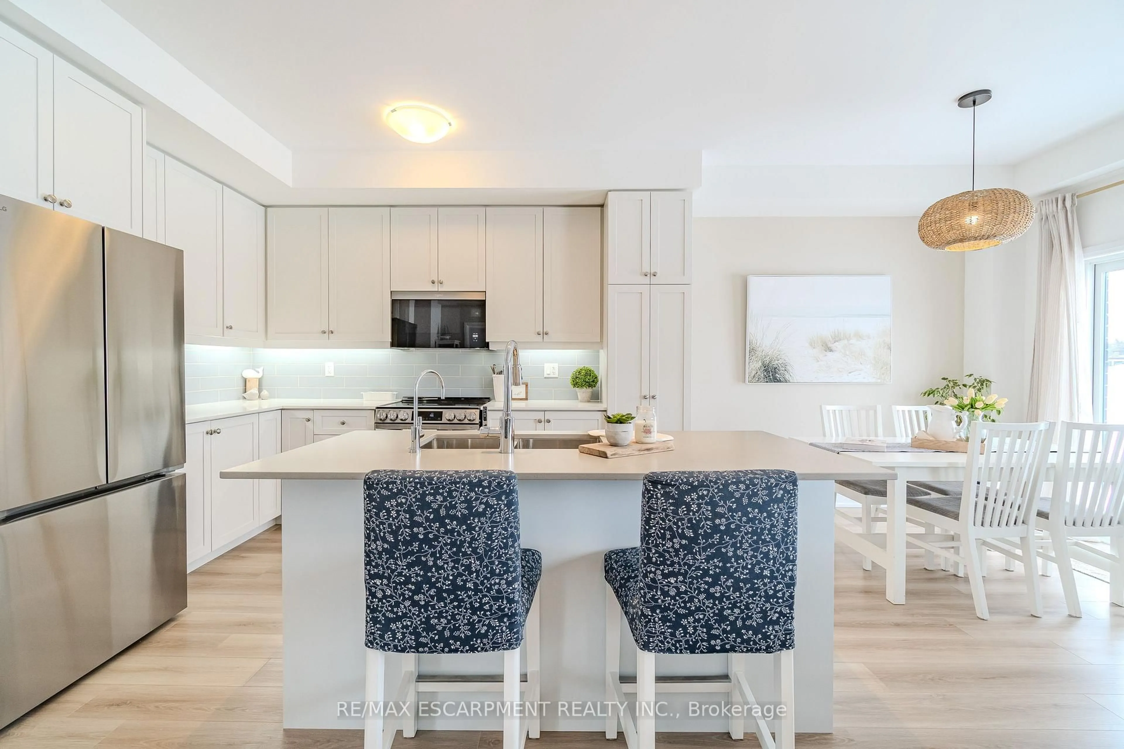 Open concept kitchen, unknown for 58 Gort Ave, Brant Ontario N3L 0N9