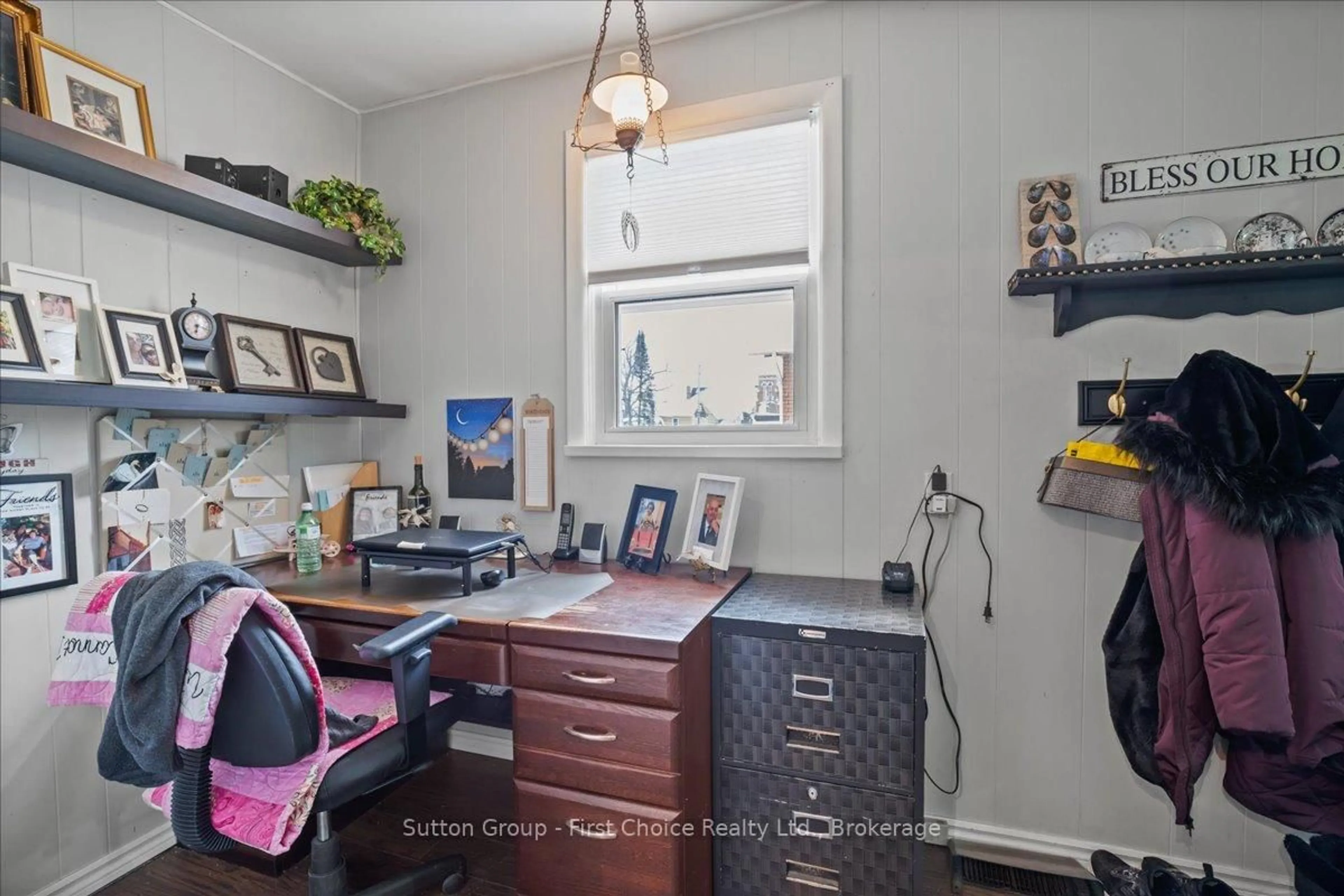 A pic of a room for 369 11th Ave, Hanover Ontario N4N 2R6