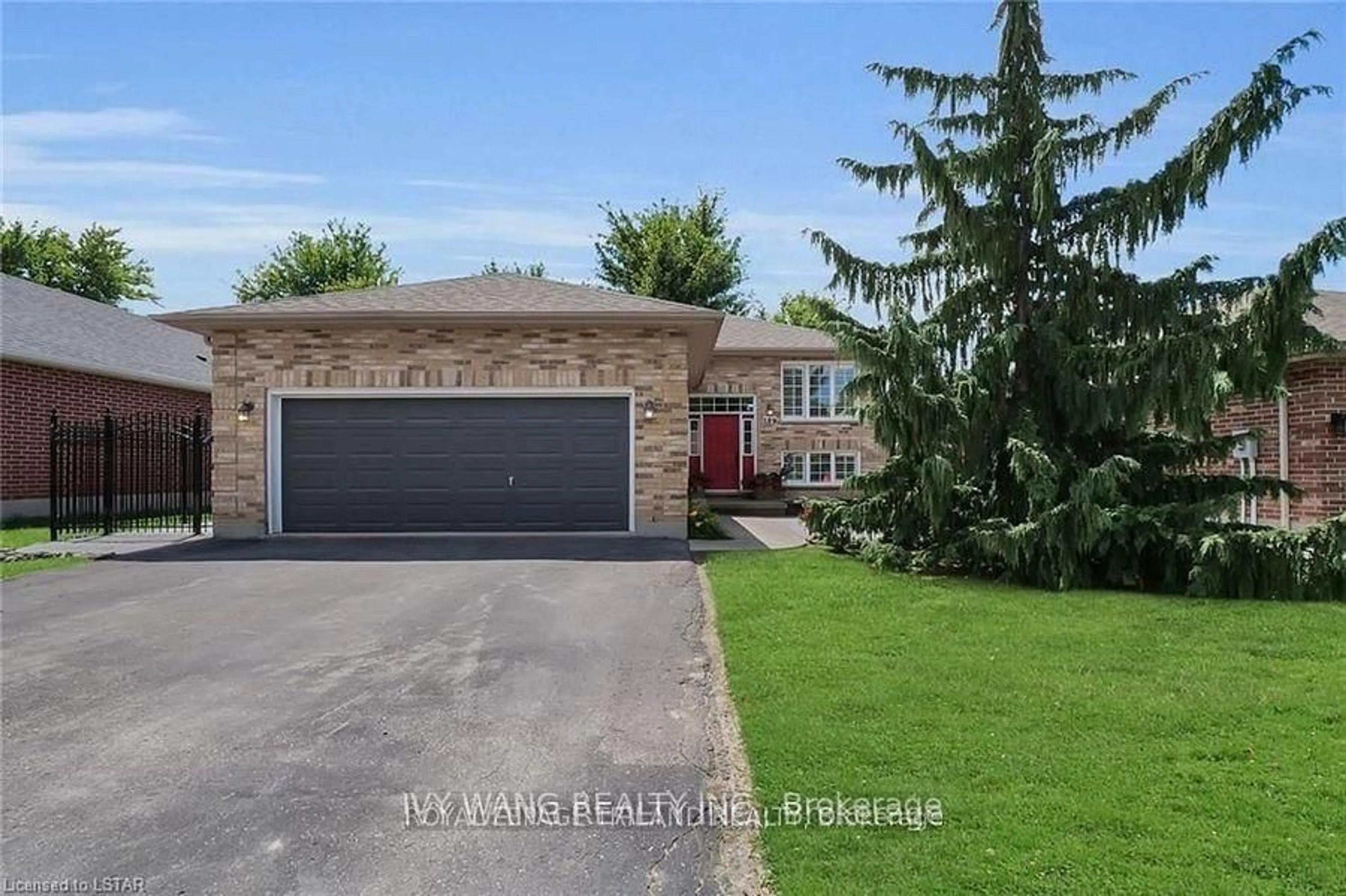 Home with brick exterior material, street for 189 GIBSON Cres, Lucan Biddulph Ontario N0M 2J0