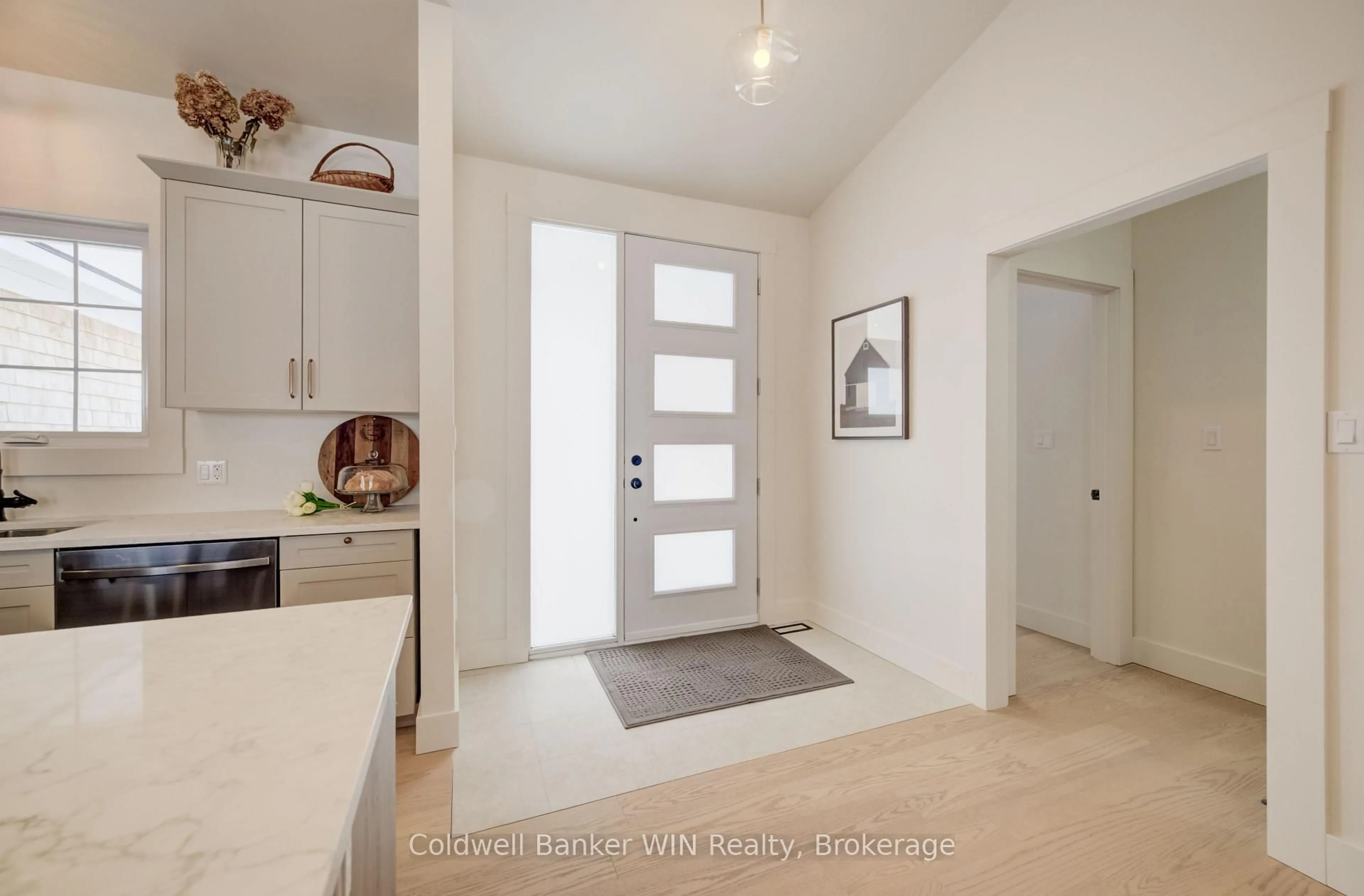 Indoor entryway for 224235 Southgate Road 22, Southgate Ontario N0G 2A0