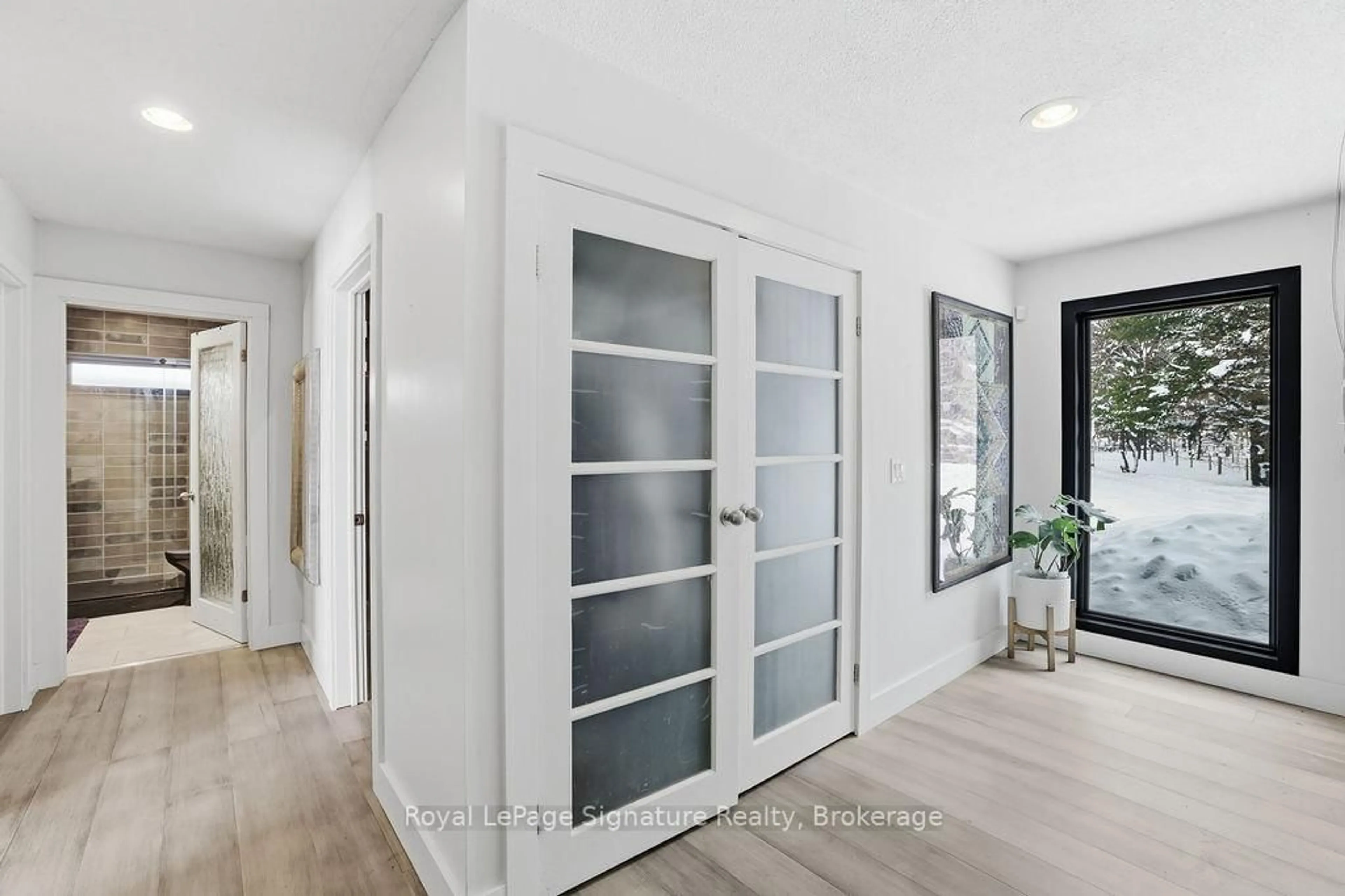 Indoor entryway for 194552 13 GREY Rd, Grey Highlands Ontario N0C 1E0