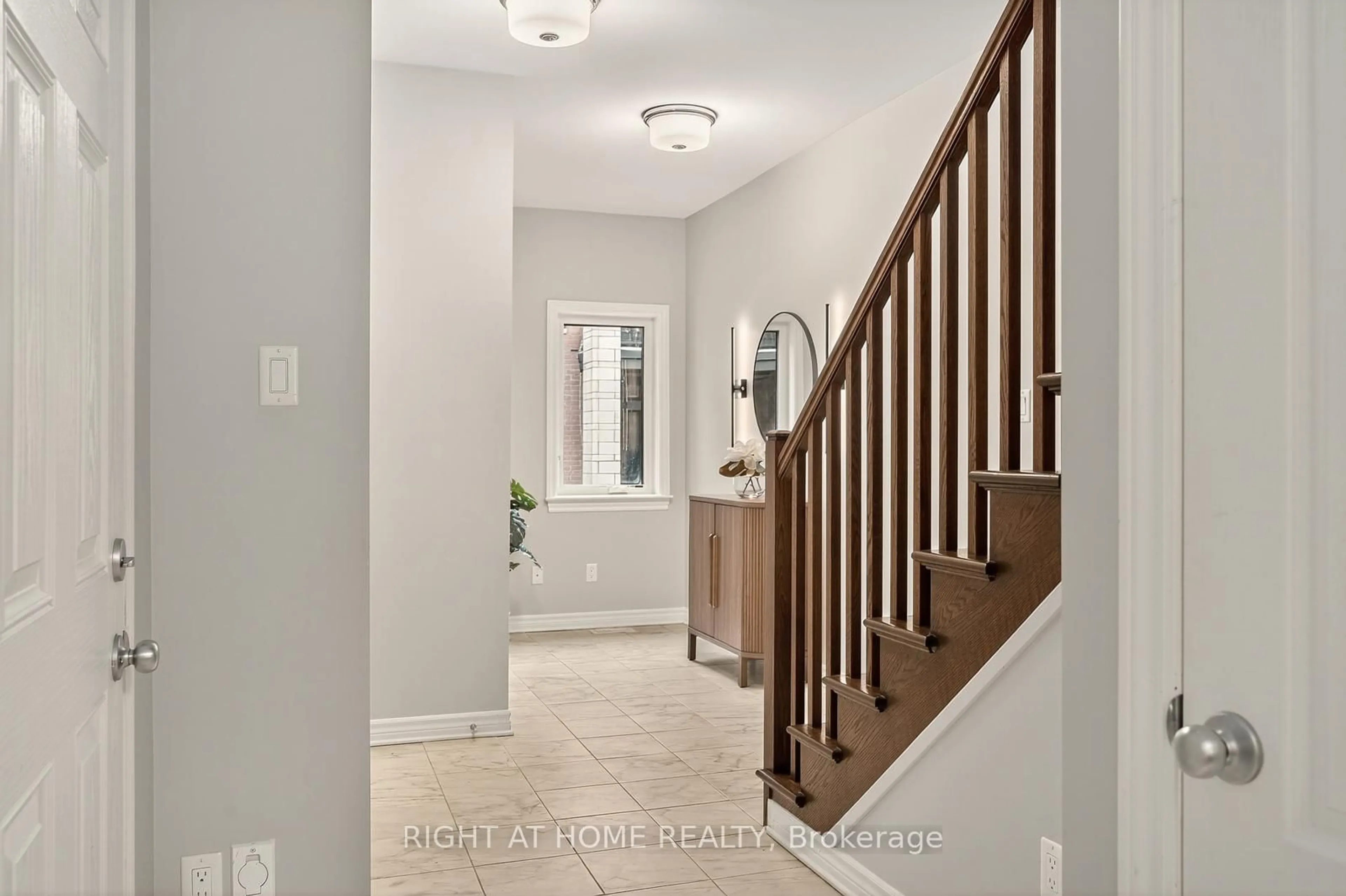 Unknown for 521 Chaperal Private, Ottawa Ontario K4A 0Y2