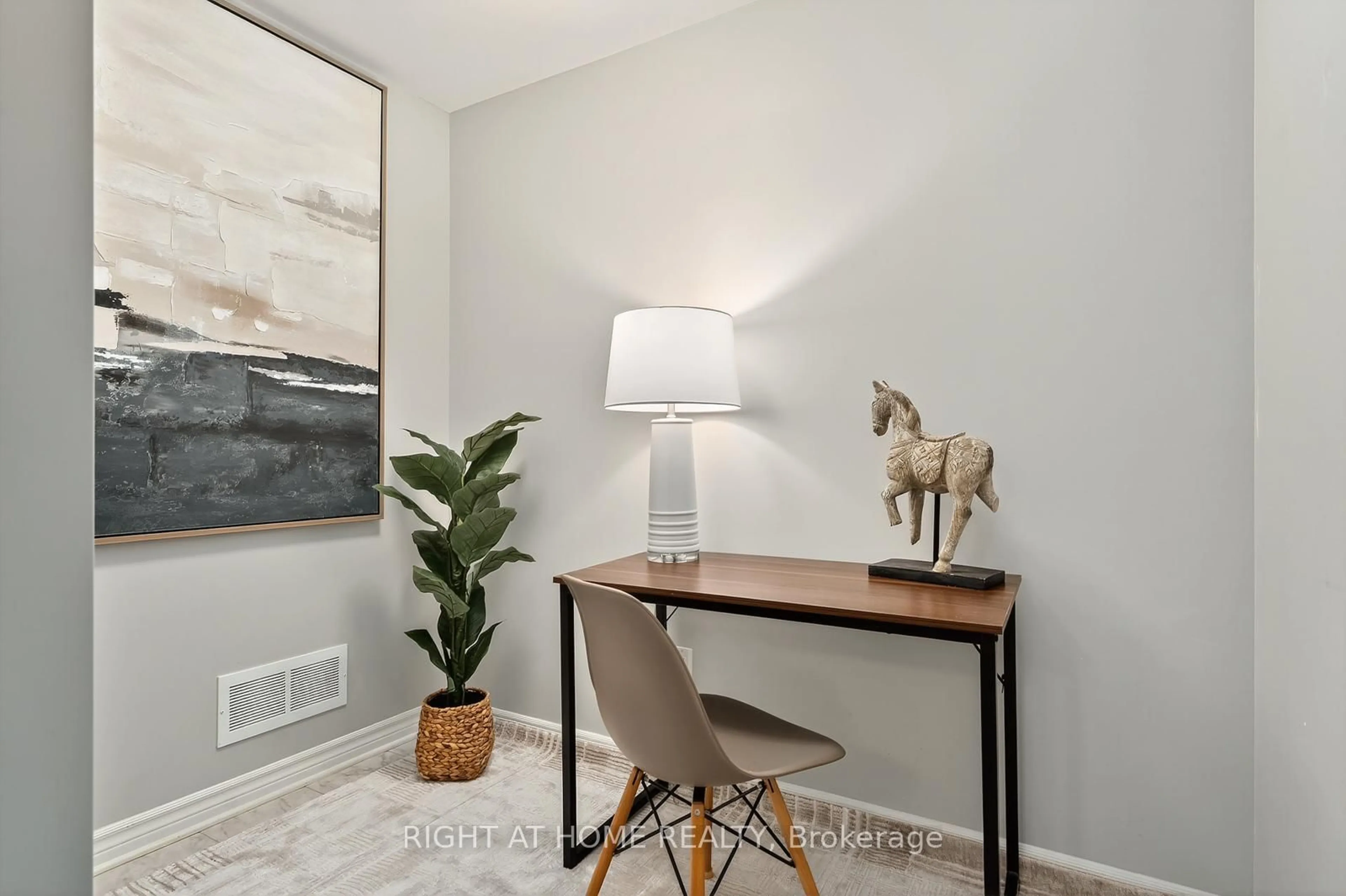 A pic of a room for 521 Chaperal Private, Ottawa Ontario K4A 0Y2