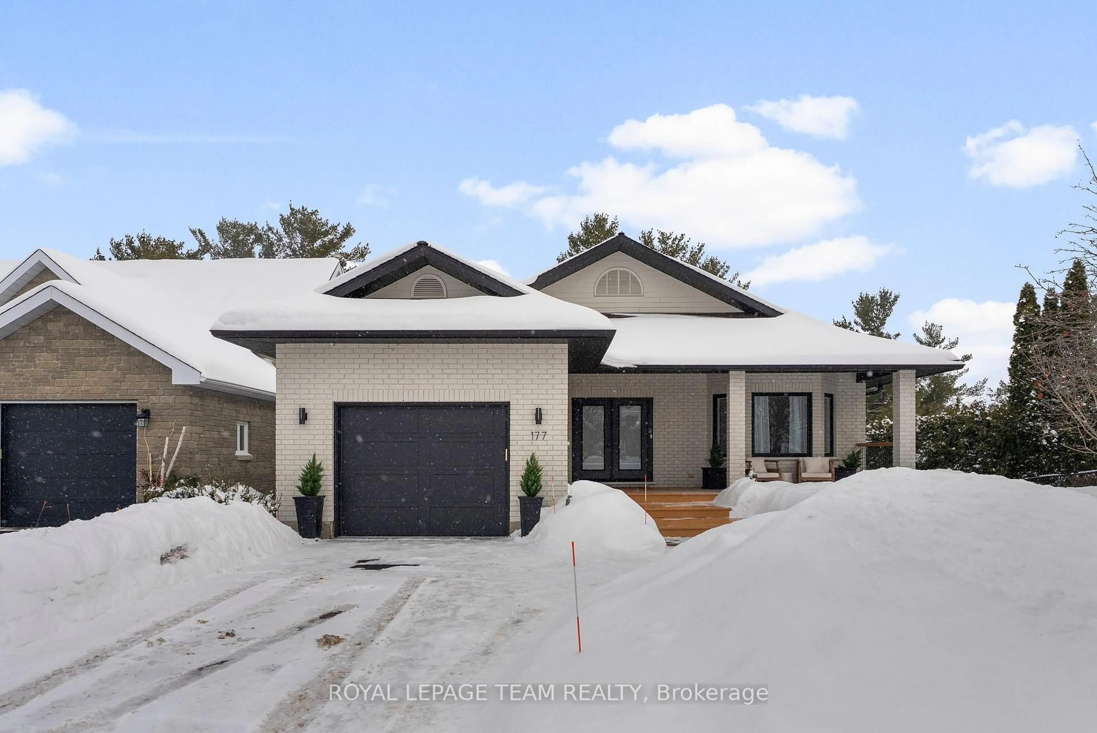 Home with vinyl exterior material, street for 177 Charles St, Arnprior Ontario K7S 3V5