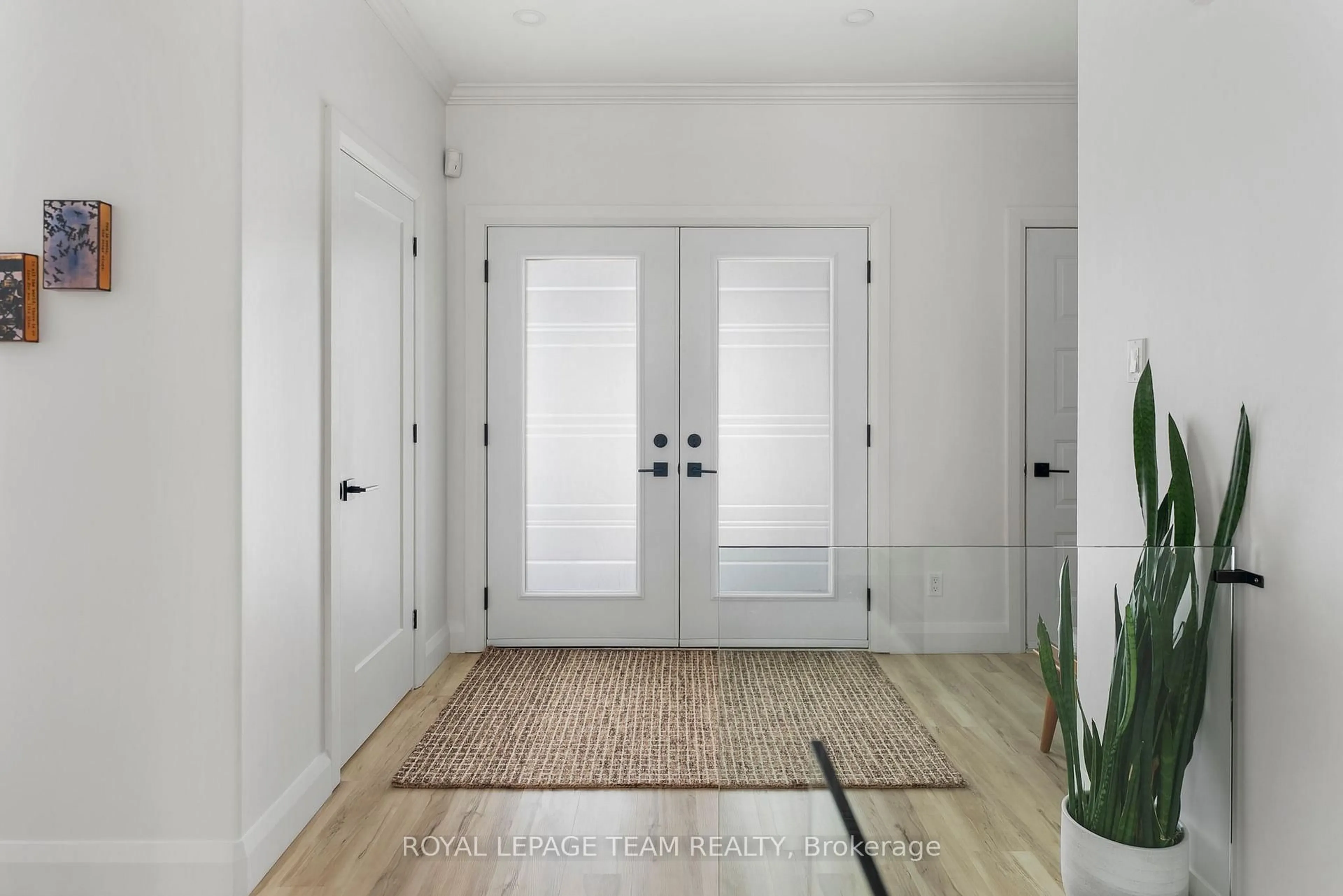 Indoor entryway for 177 Charles St, Arnprior Ontario K7S 3V5