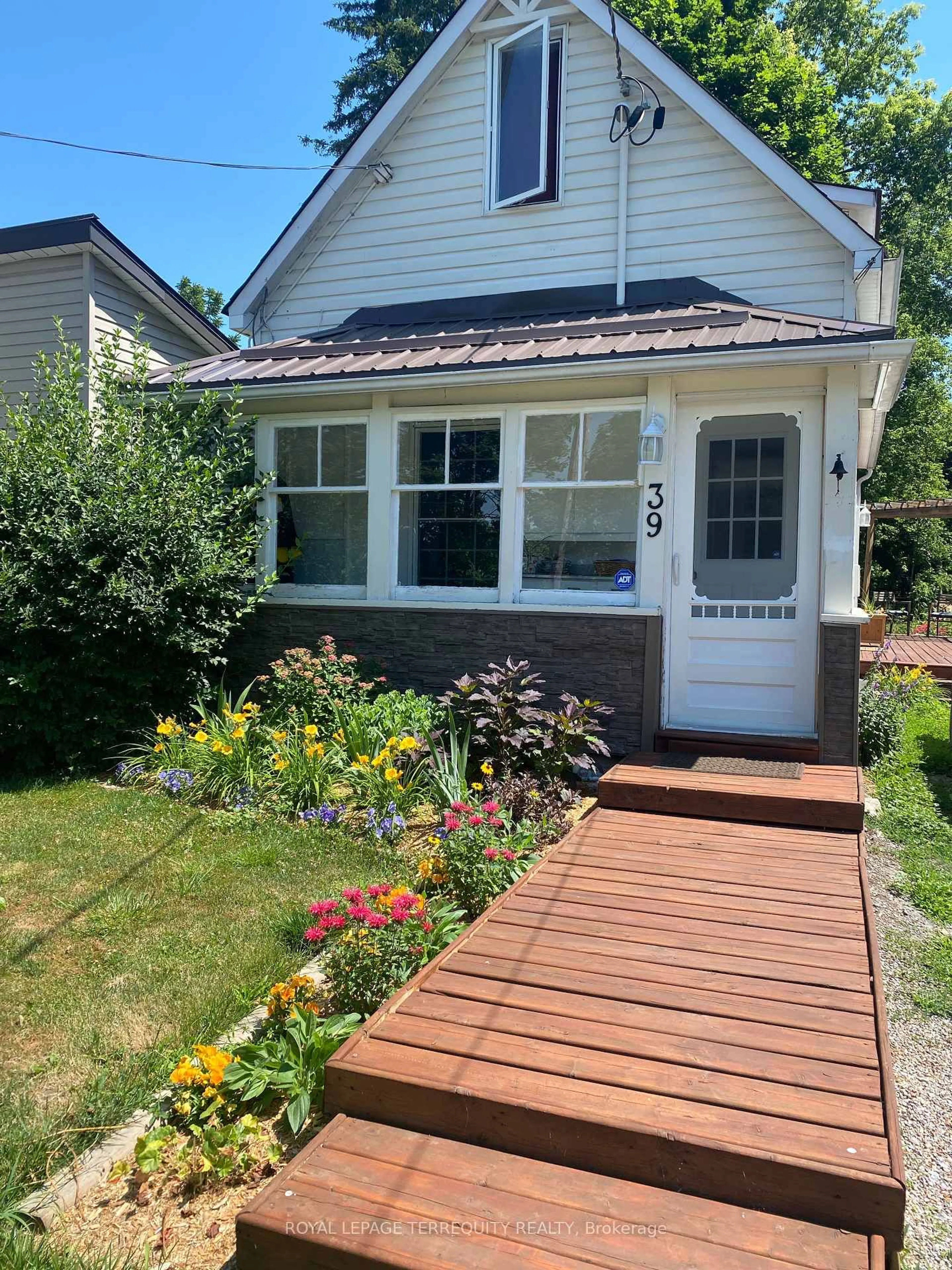 Home with vinyl exterior material, street for 39 Raglan St, Trent Hills Ontario K0L 1L0