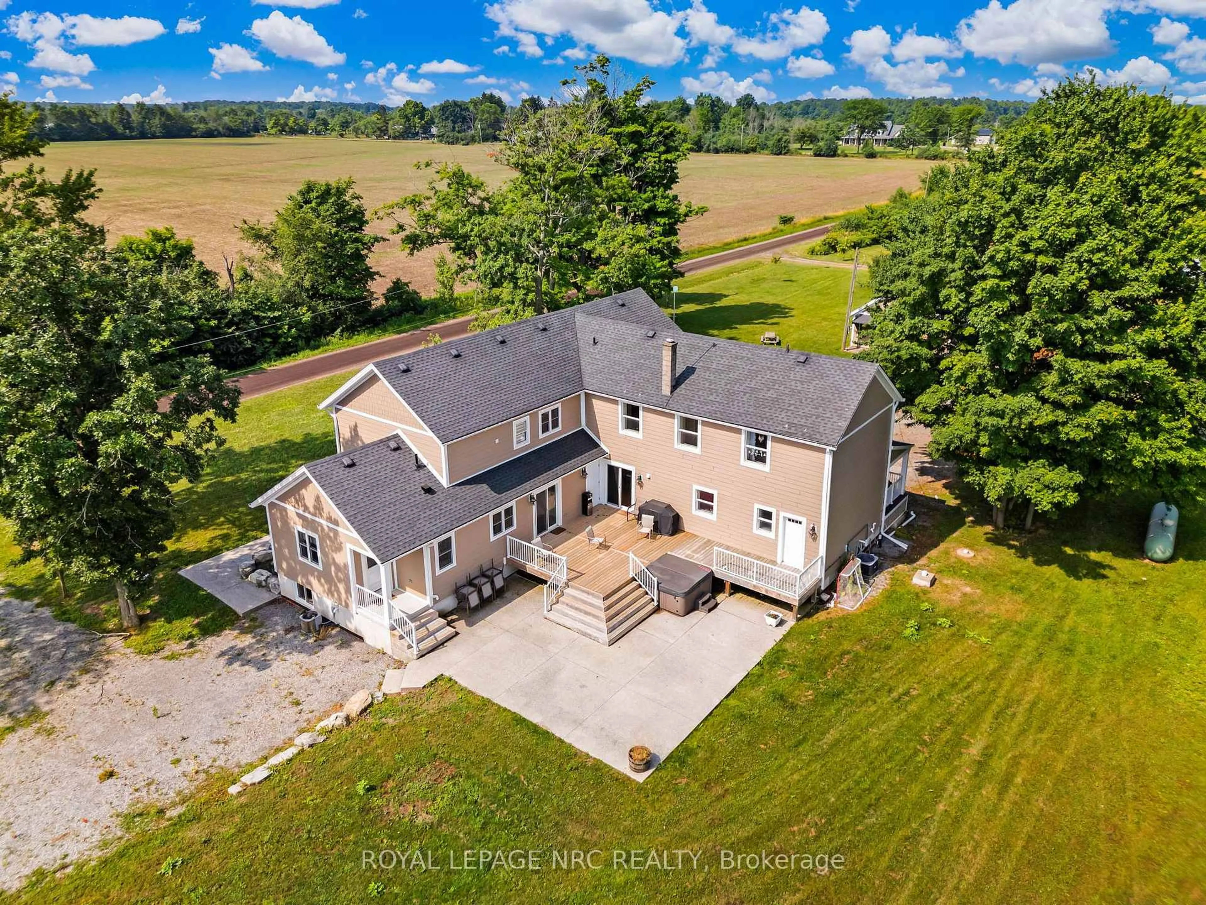 A pic from outside/outdoor area/front of a property/back of a property/a pic from drone, unknown for 4692 GILMORE Rd, Fort Erie Ontario L0S 1N0