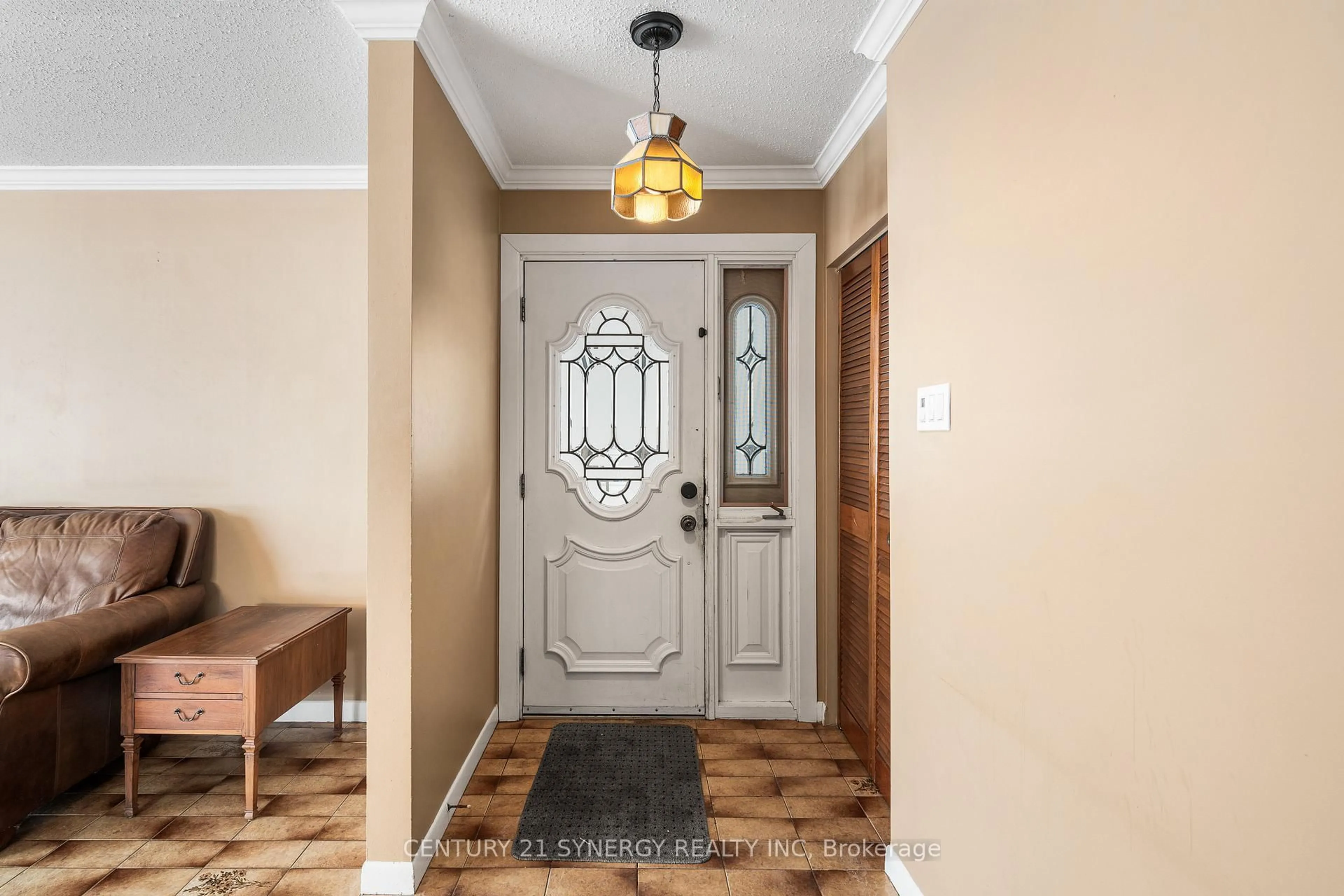 Indoor entryway for 2414 Joliffe St, Ottawa Ontario K1G 1G9