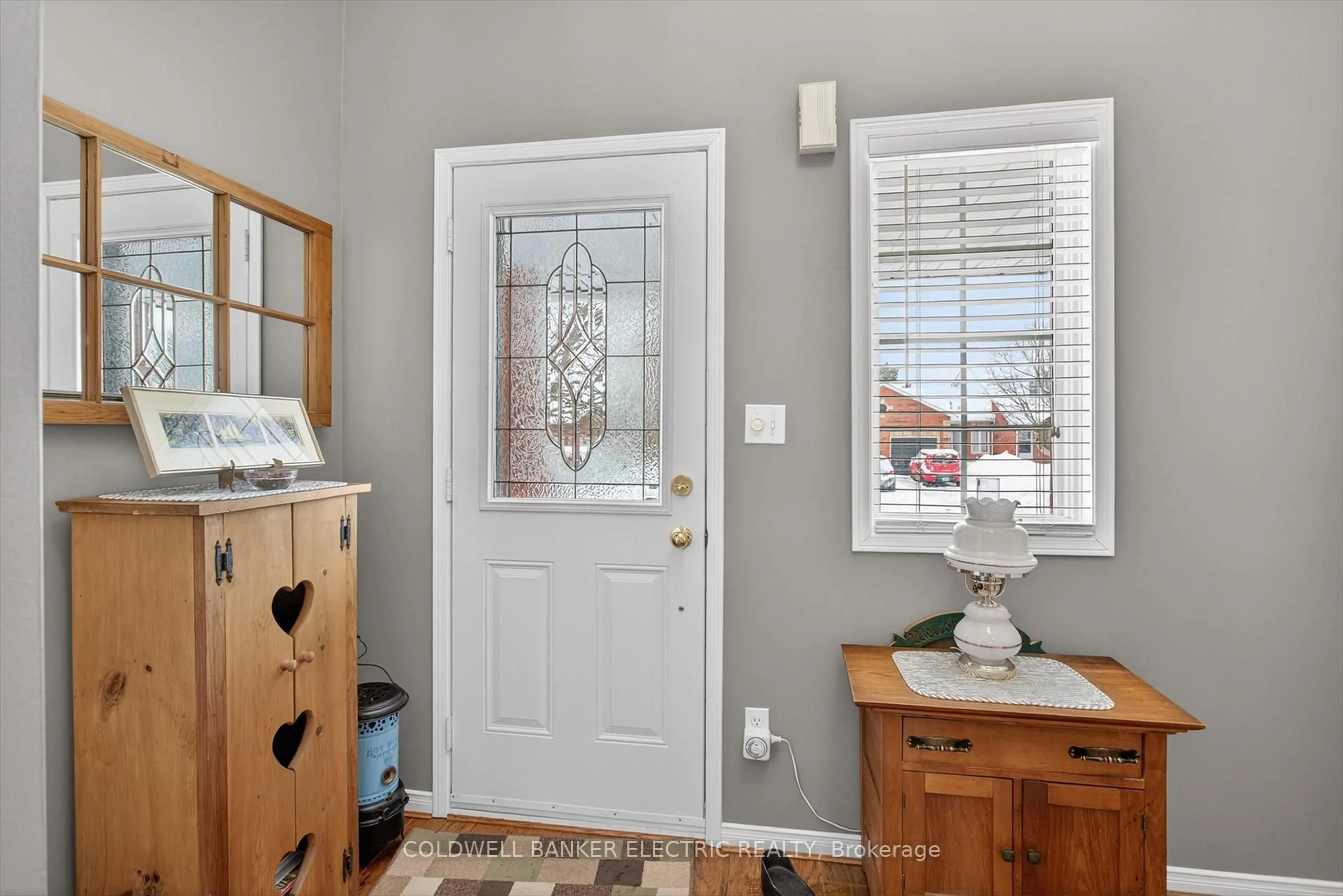 Indoor entryway for 1399 Lillico Cres, Peterborough Ontario K9K 2L1