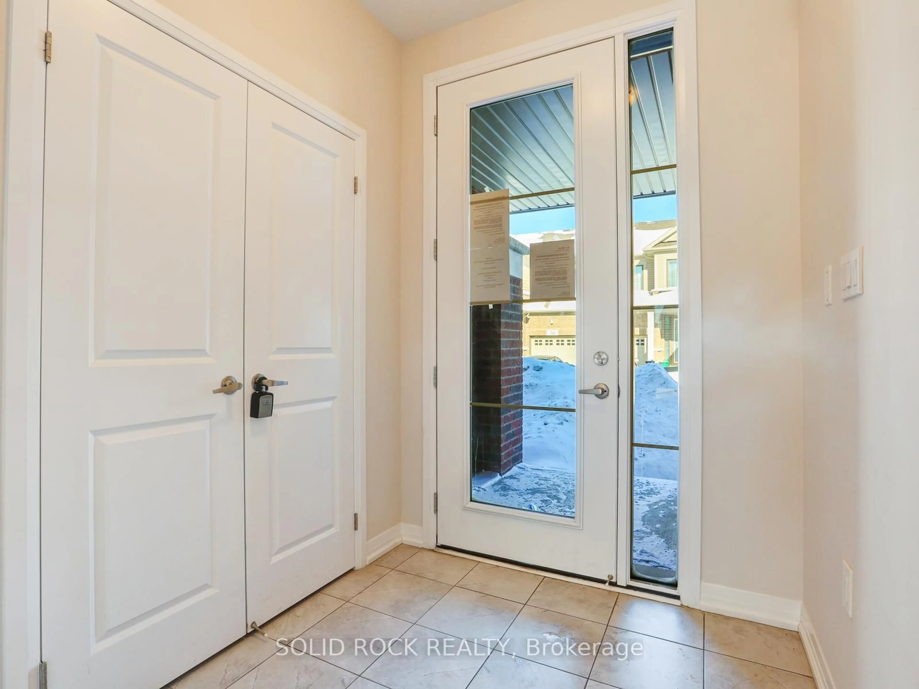 Indoor entryway for 15 Blacklock St #17, Cambridge Ontario N1S 0E6